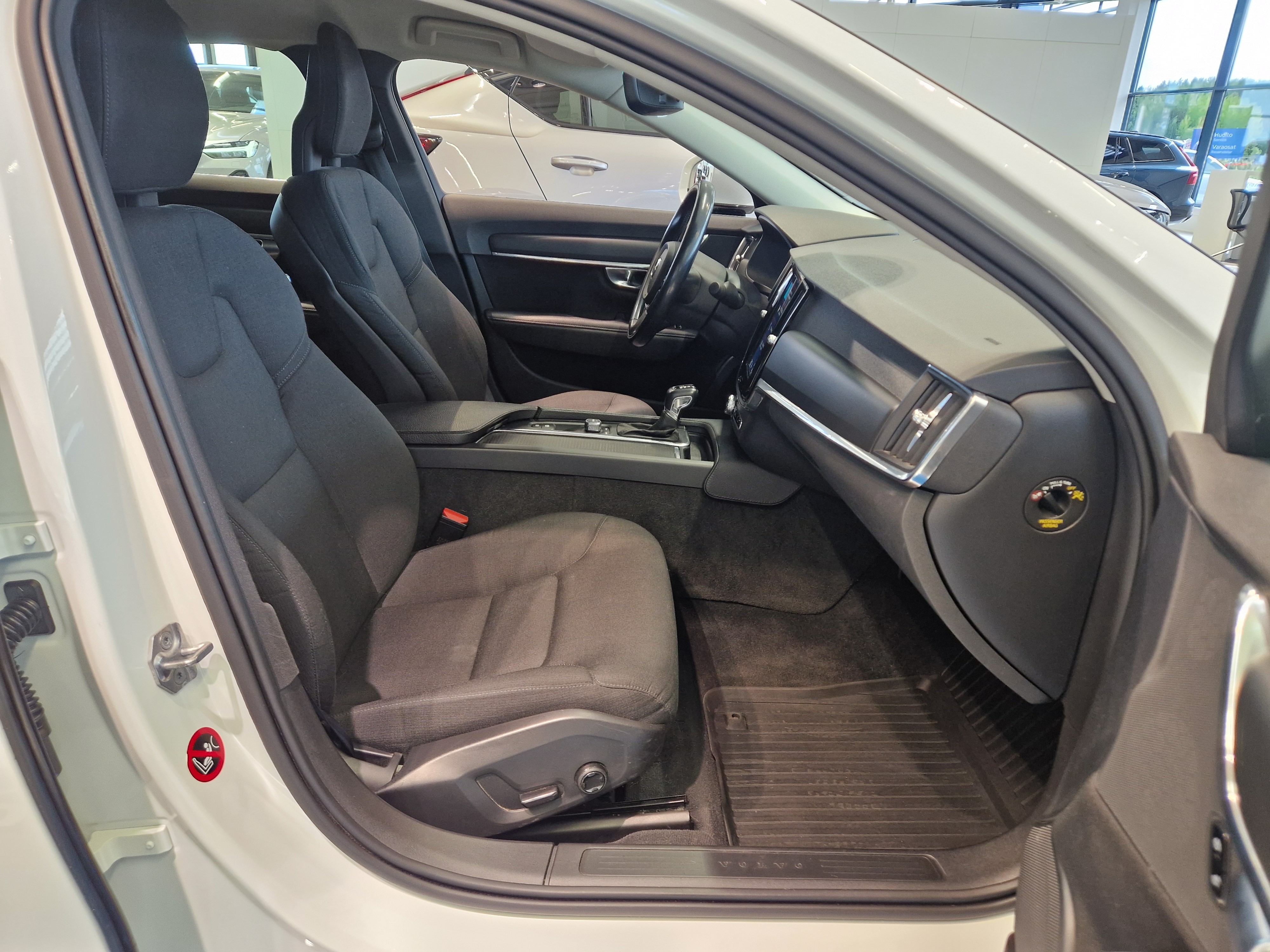Volvo S90 D4 AWD MOMENTUM AUT