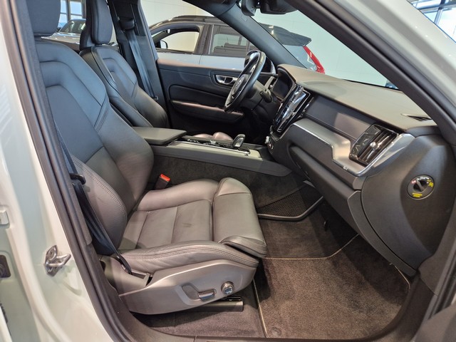 Volvo XC60 T8 TWE AWD BUSINESS R-DESIGN TAKUU 24KK/40TKM