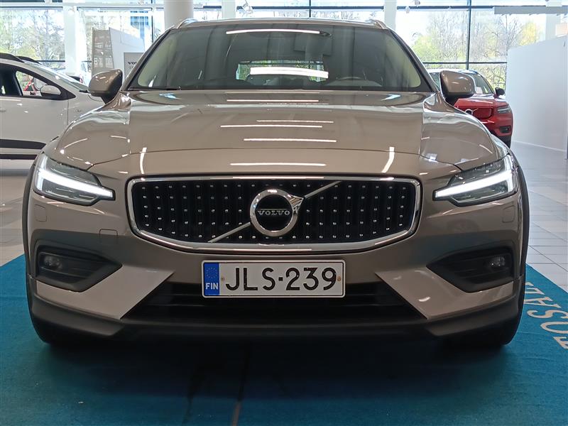 Volvo V60 Cross Country 2021, kuva 2/15
