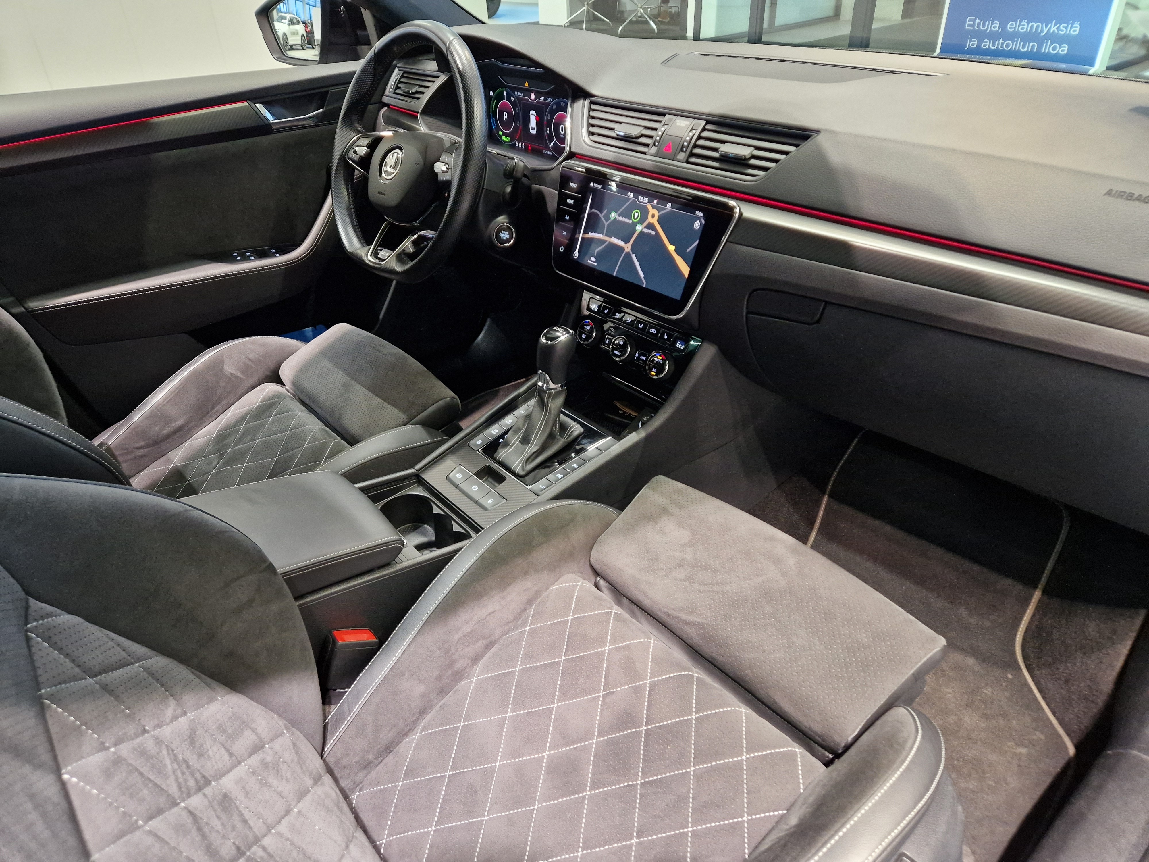 Skoda SUPERB COMBI 1,4 TSI PHEV SPORTLINE IV DSG TAKUU 12KK/20T