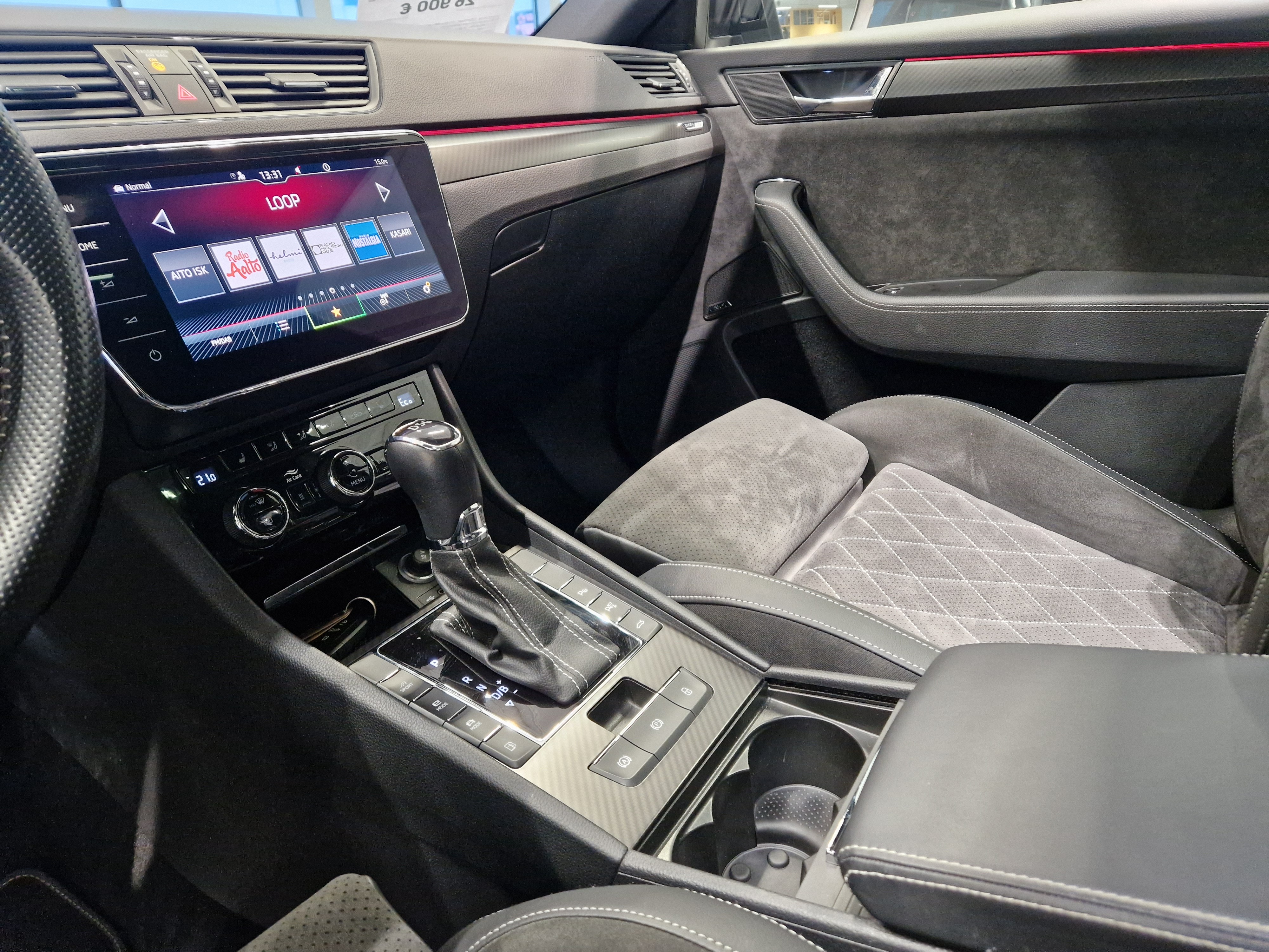 Skoda SUPERB COMBI 1,4 TSI PHEV SPORTLINE IV DSG TAKUU 12KK/20T