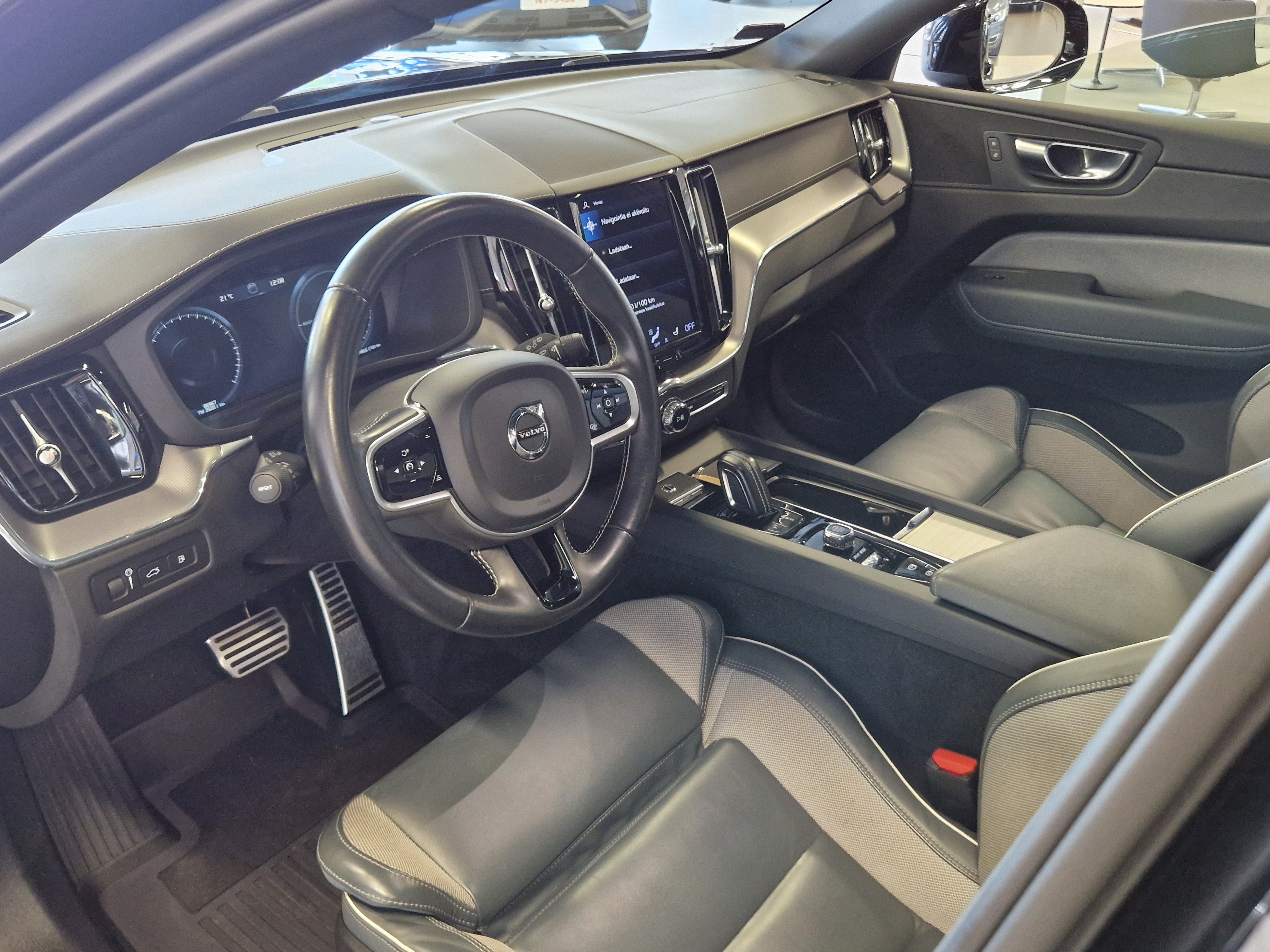 Volvo XC60 T6 TwE AWD R-Design aut 2021, kuva 4/20