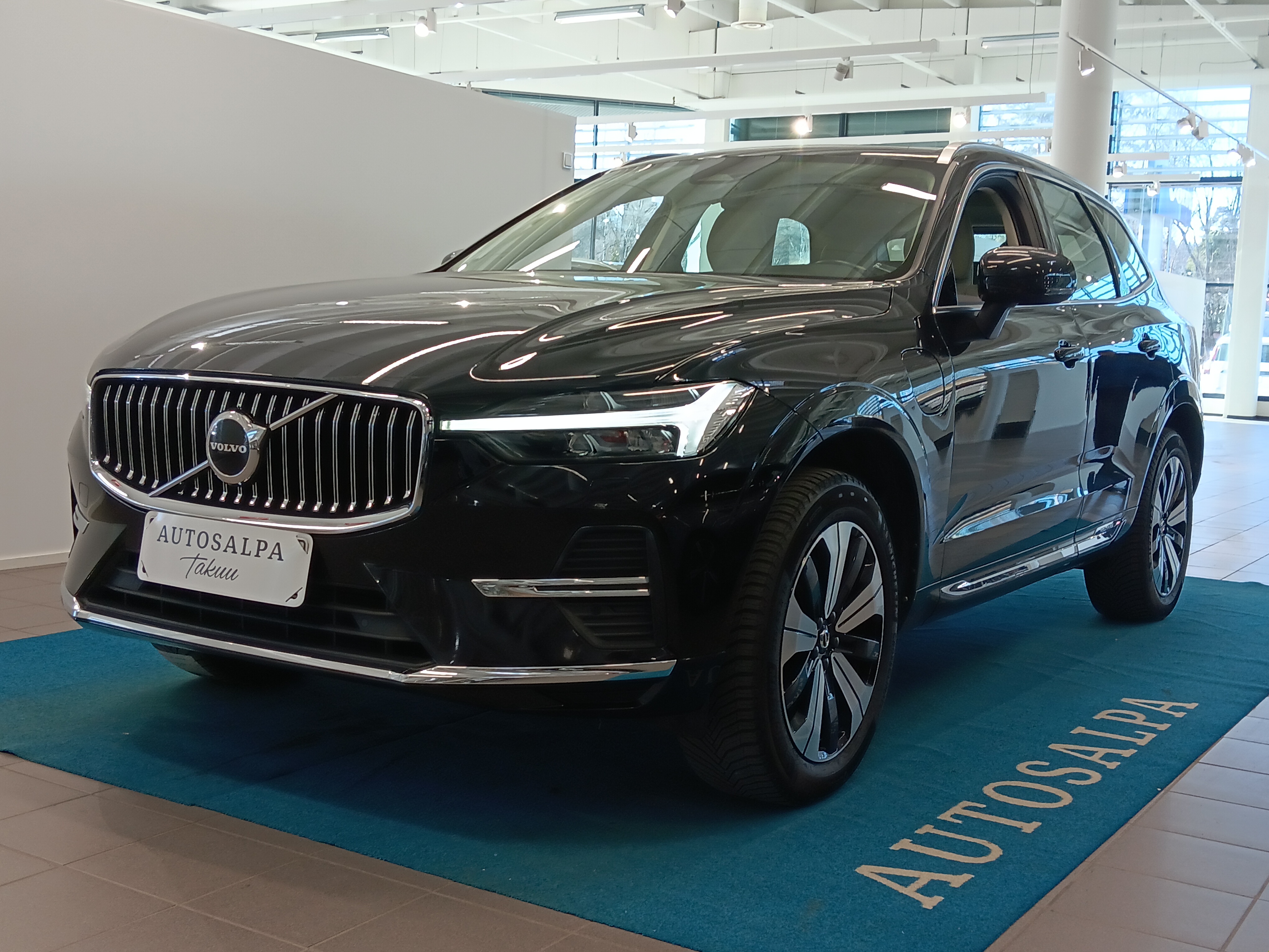 Volvo XC60 T8 AWD LONG RANGE PLUS BRIGHT TAKUU 24KK/40TKM