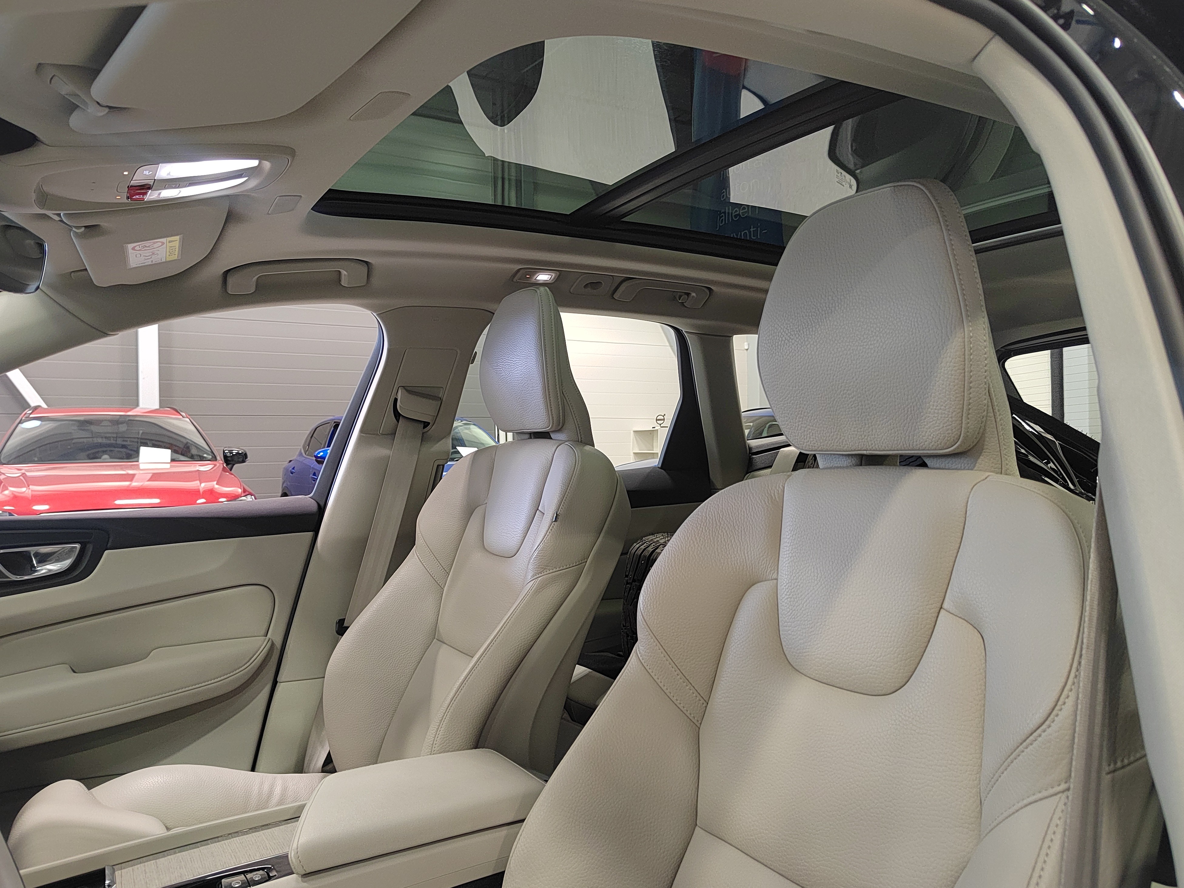 Volvo XC60 T8 AWD LONG RANGE PLUS BRIGHT TAKUU 24KK/40TKM