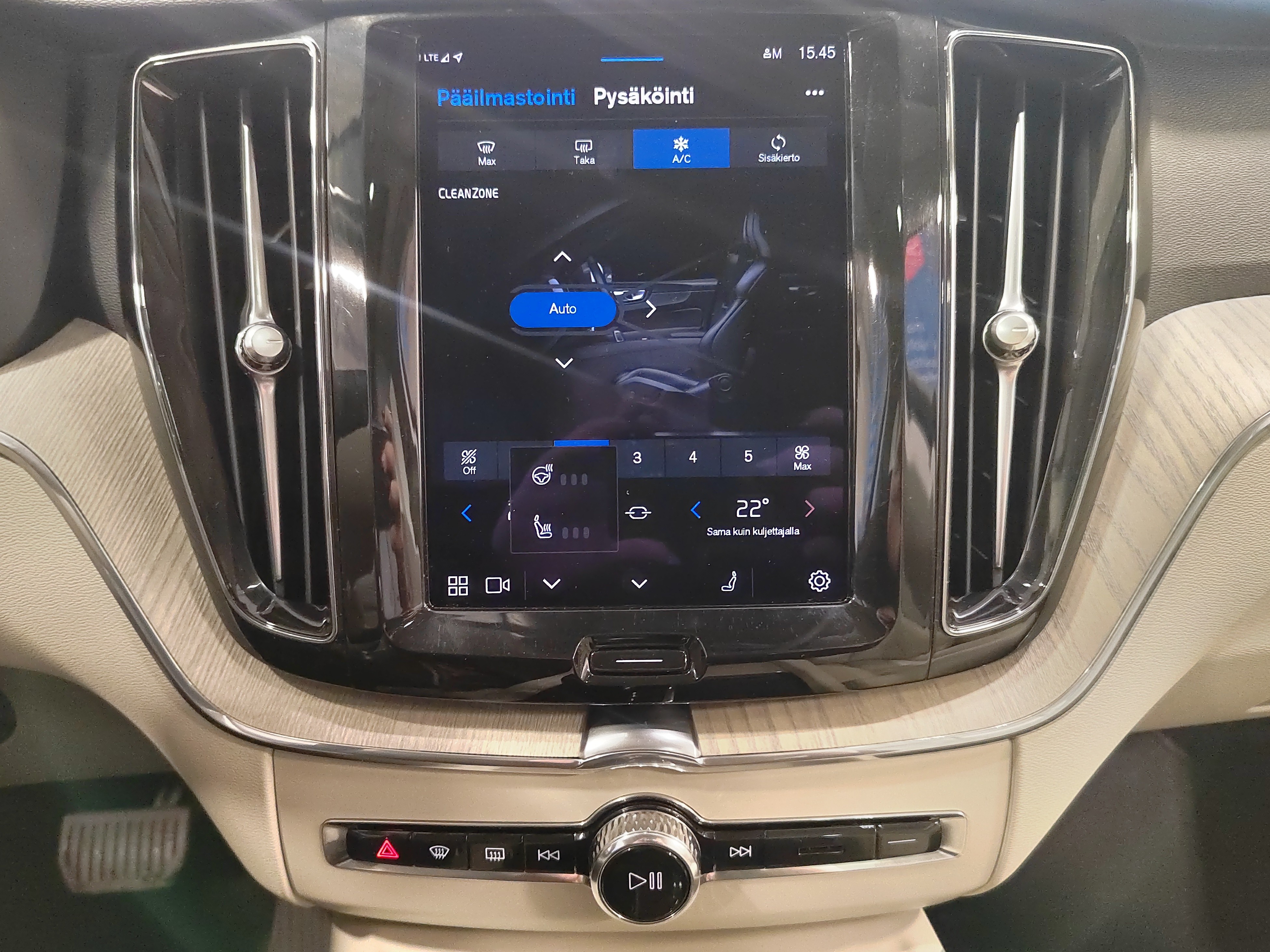 Volvo XC60 T8 AWD LONG RANGE PLUS BRIGHT TAKUU 24KK/40TKM