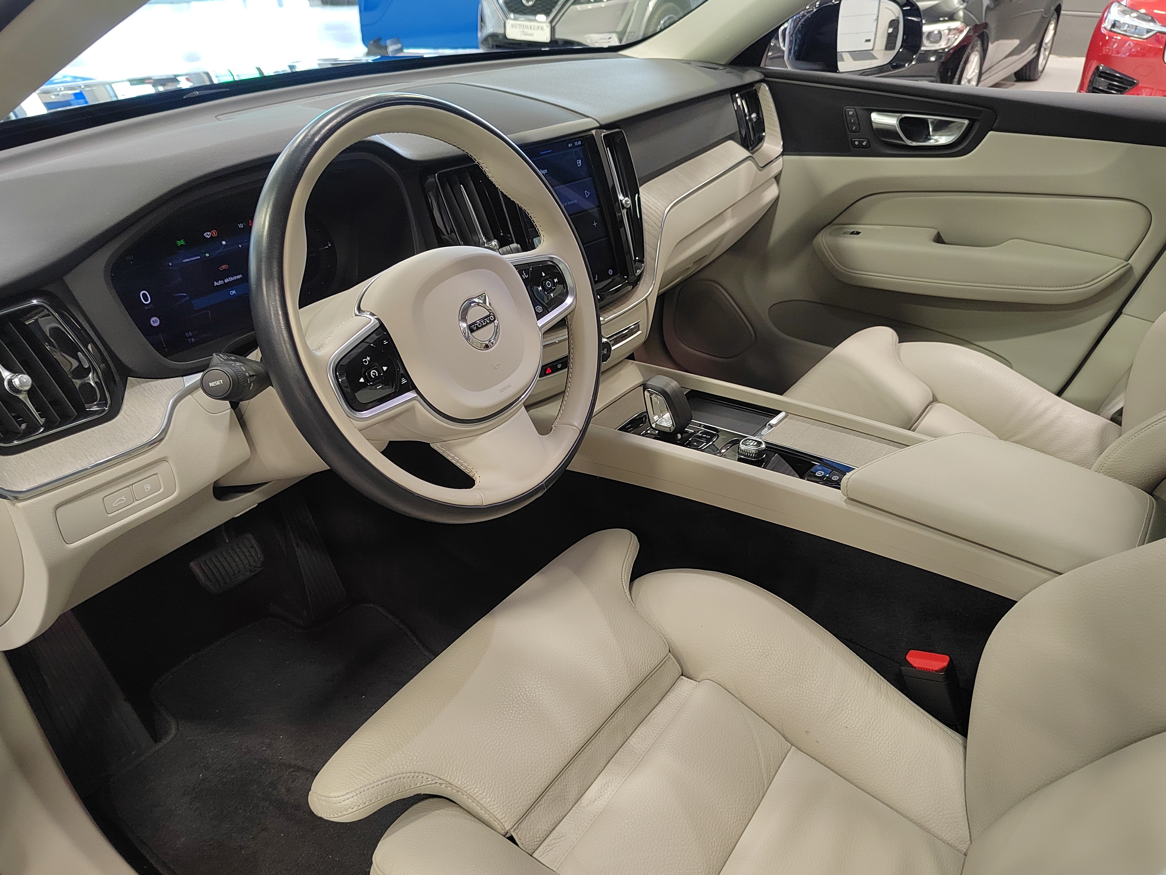 Volvo XC60 T8 AWD LONG RANGE PLUS BRIGHT TAKUU 24KK/40TKM