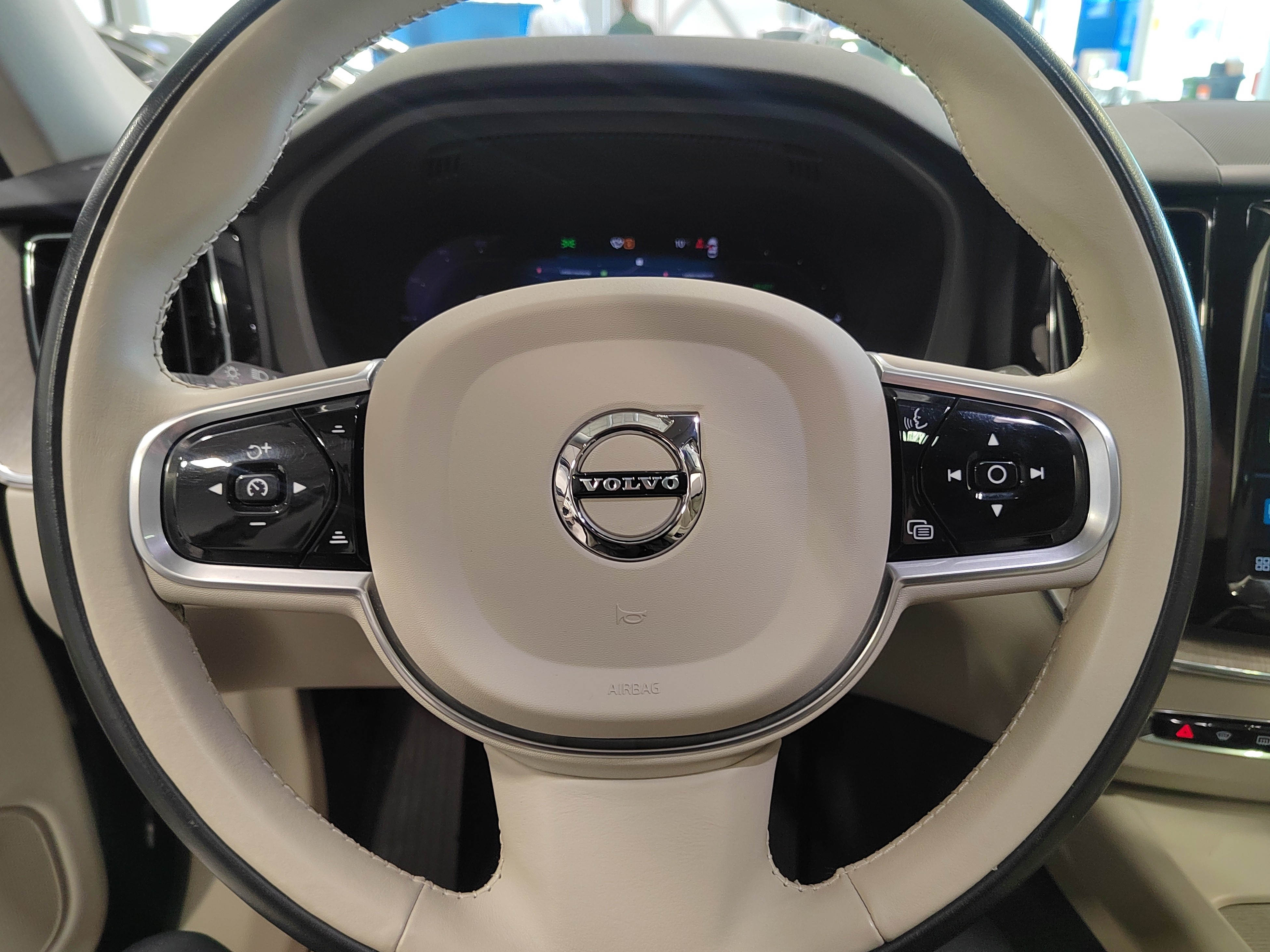 Volvo XC60 T8 AWD LONG RANGE PLUS BRIGHT TAKUU 24KK/40TKM