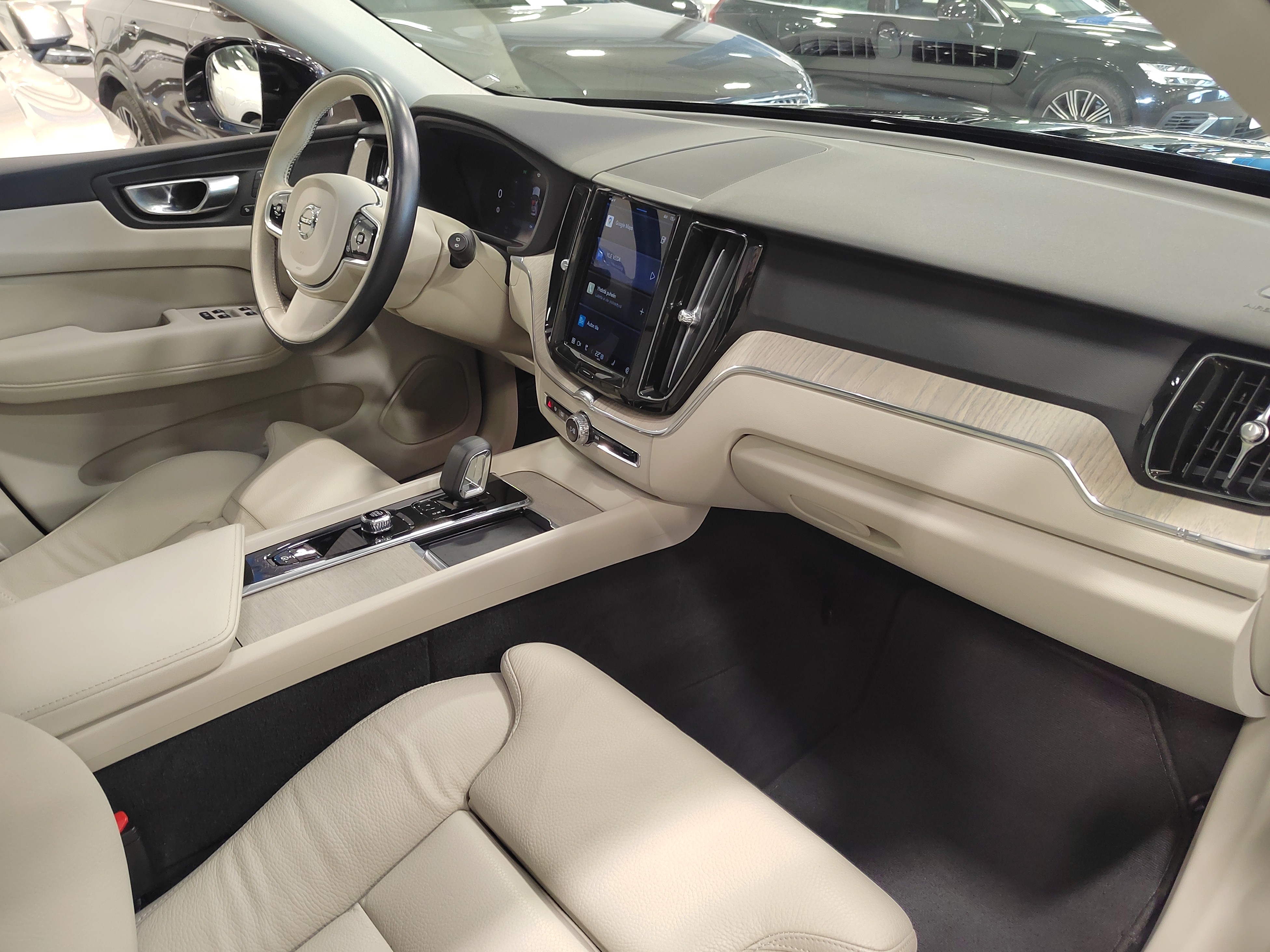 Volvo XC60 T8 AWD LONG RANGE PLUS BRIGHT TAKUU 24KK/40TKM