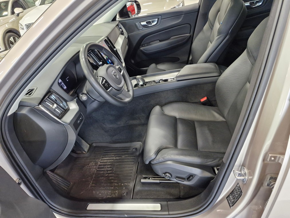 Volvo XC60 T8 AWD LONG RANGE PLUS DARK TAKUU 24KK/40TKM