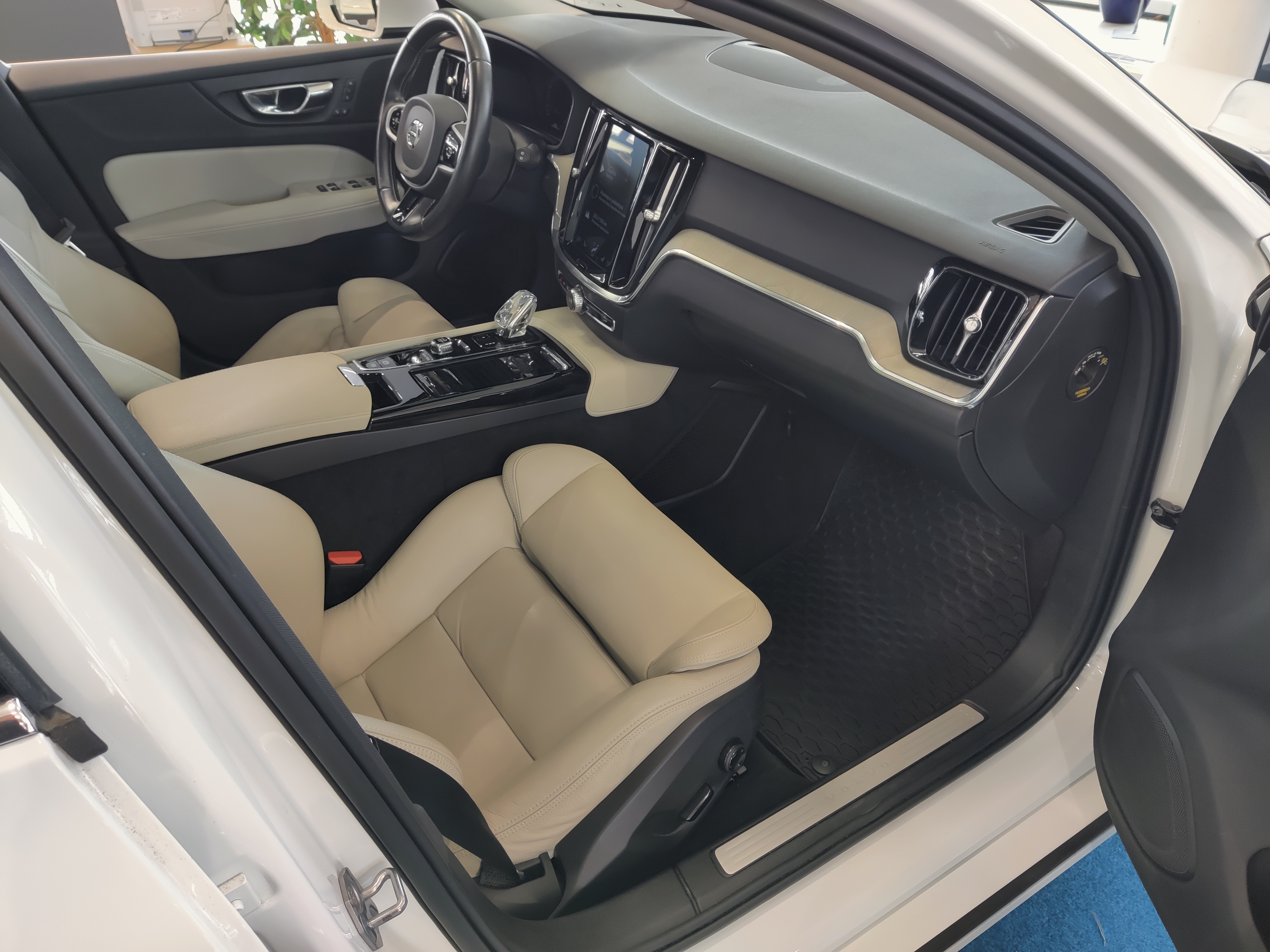 Volvo V60 T6 TWE AWD INSCRIPTION TAKUU 24KK/40TKM