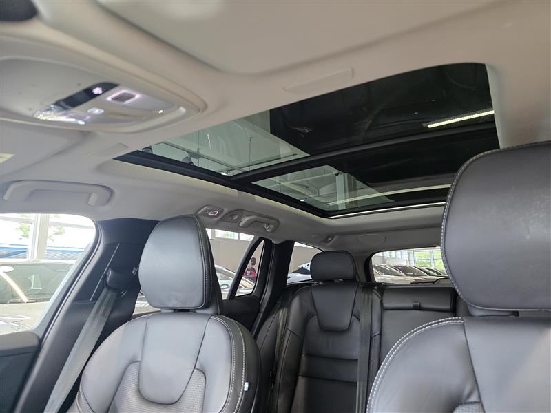 Volvo V60 T8 AWD LONG RANGE ULTRA PRO DARK TAKUU 24KK/40TKM