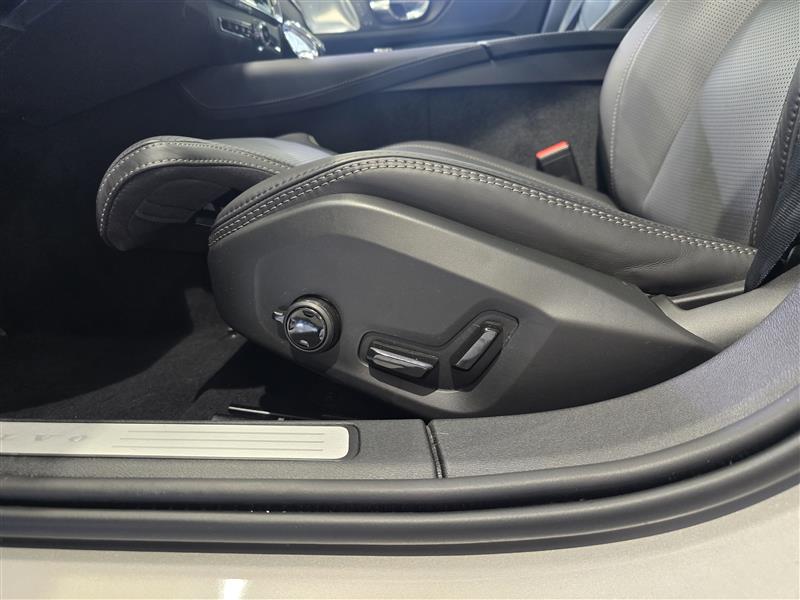 Volvo V60 T8 AWD LONG RANGE ULTRA PRO DARK TAKUU 24KK/40TKM