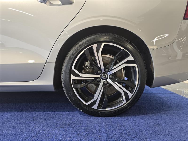 Volvo V60 T8 AWD LONG RANGE ULTRA PRO DARK TAKUU 24KK/40TKM