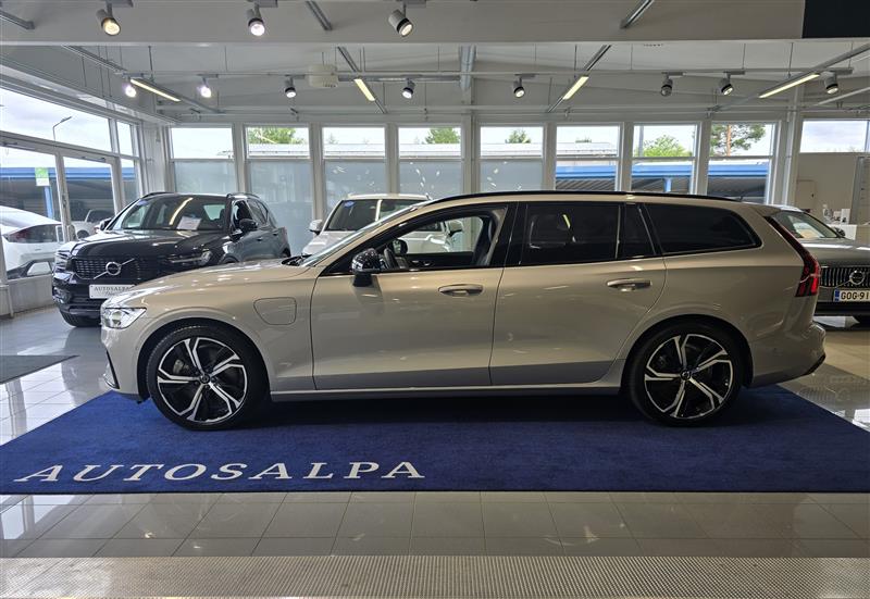 Volvo V60 T8 AWD LONG RANGE ULTRA PRO DARK TAKUU 24KK/40TKM