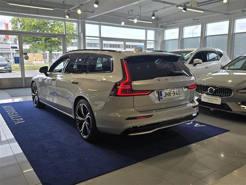Volvo V60 T8 AWD LONG RANGE ULTRA PRO DARK TAKUU 24KK/40TKM