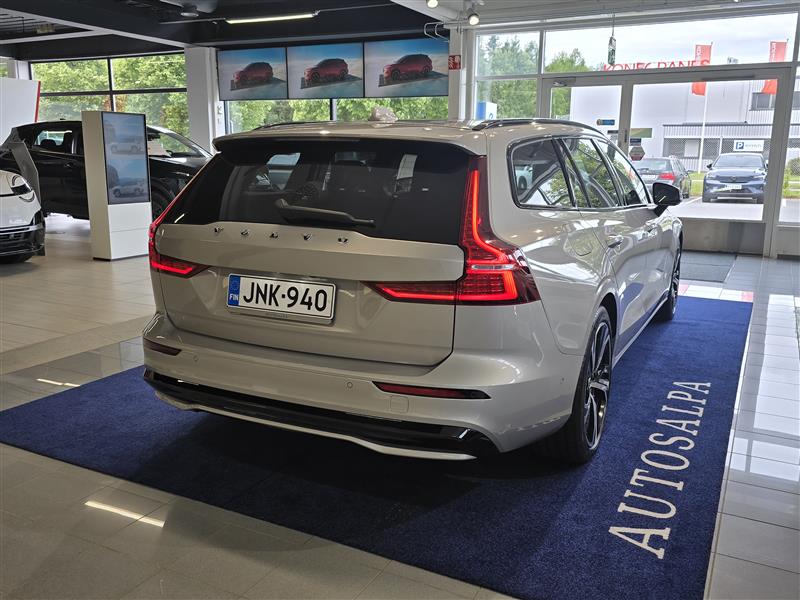 Volvo V60 T8 AWD LONG RANGE ULTRA PRO DARK TAKUU 24KK/40TKM