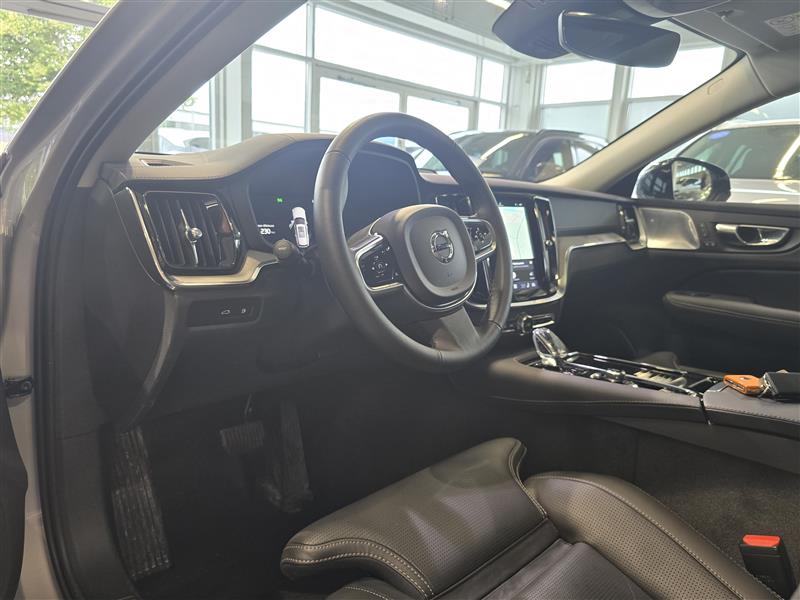 Volvo V60 T8 AWD LONG RANGE ULTRA PRO DARK TAKUU 24KK/40TKM