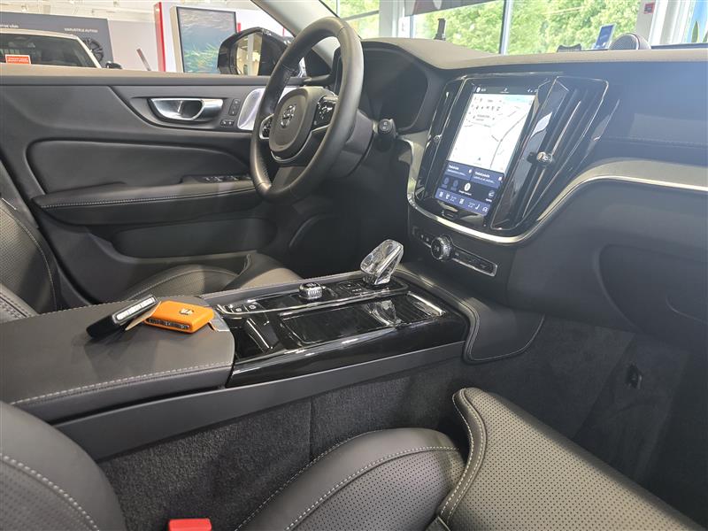 Volvo V60 T8 AWD LONG RANGE ULTRA PRO DARK TAKUU 24KK/40TKM