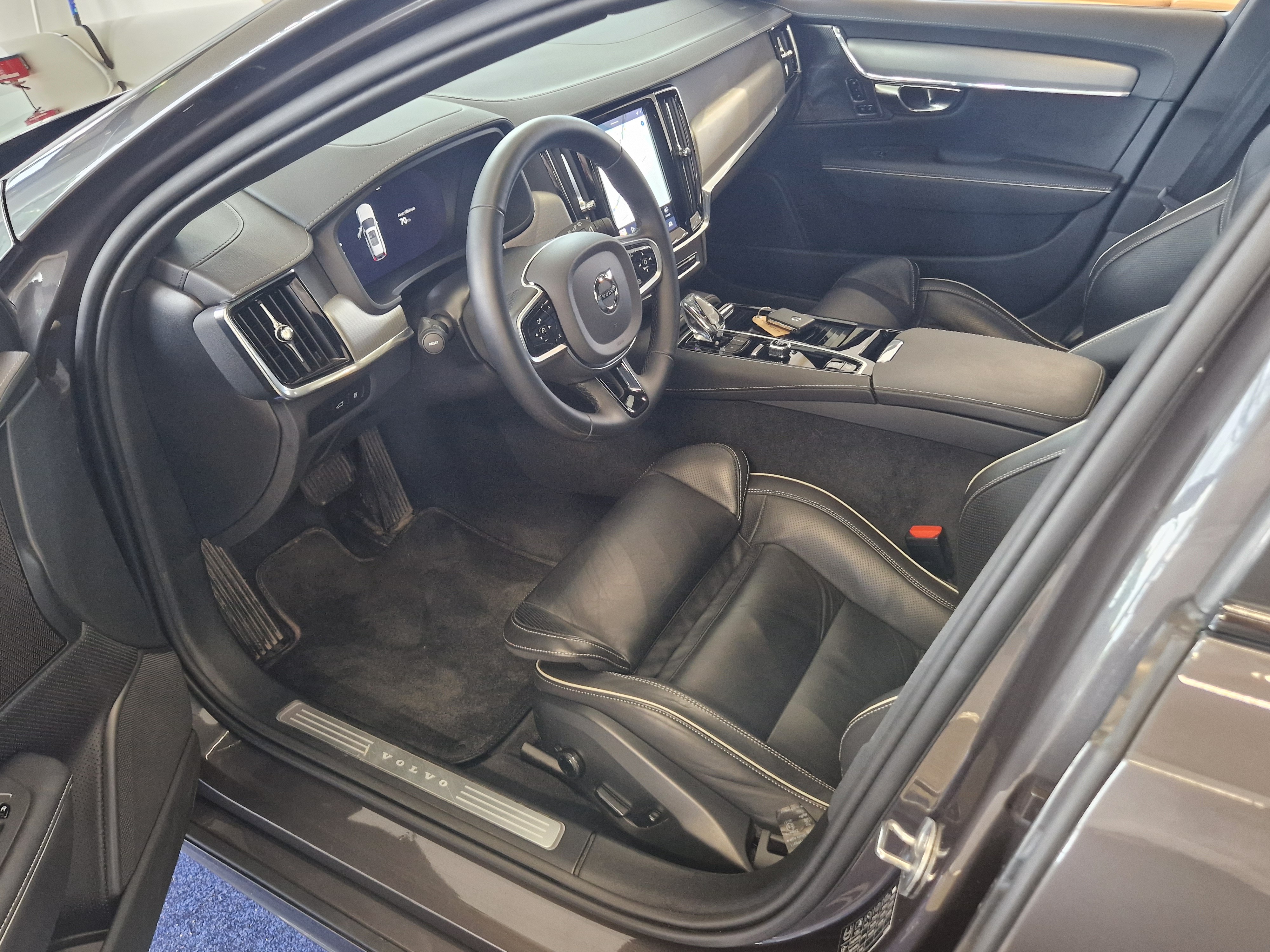 Volvo V90 T8 AWD LONG RANGE CLASSIC DARK AUT