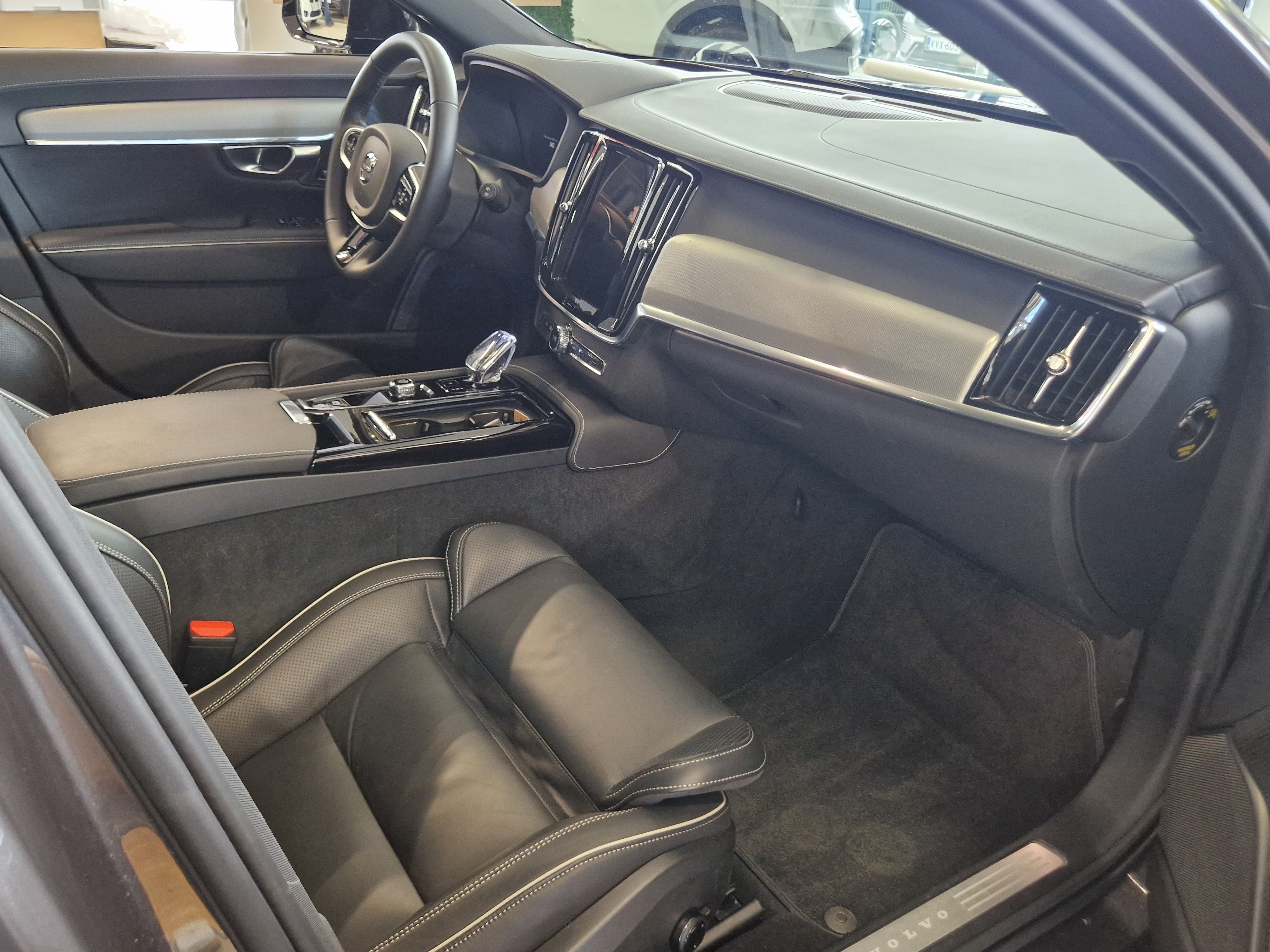 Volvo V90 T8 AWD LONG RANGE CLASSIC DARK AUT