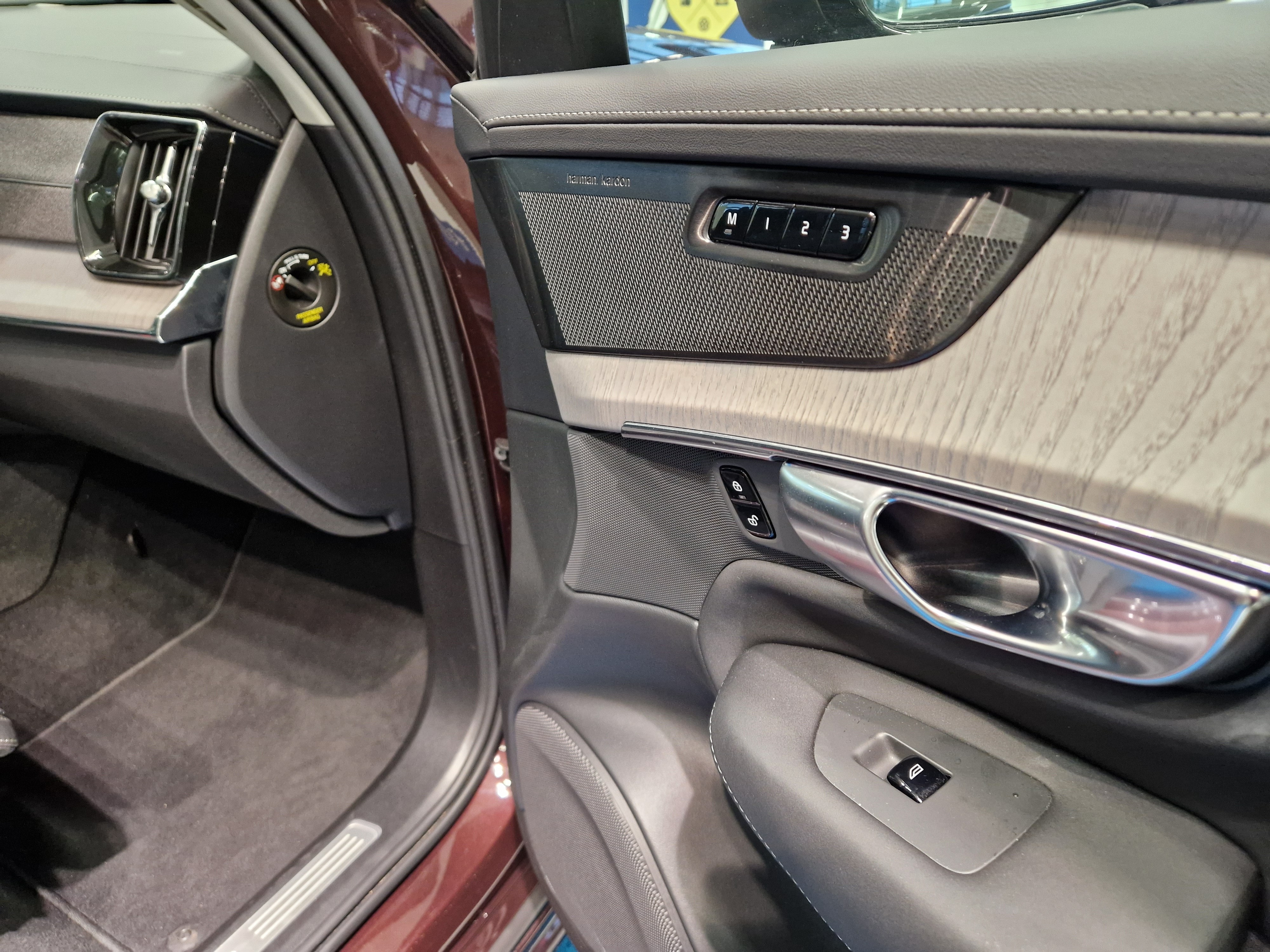 Volvo XC90 T8 AWD LONG RANGE PLUS DARK TAKUU 24KK/40TKM.