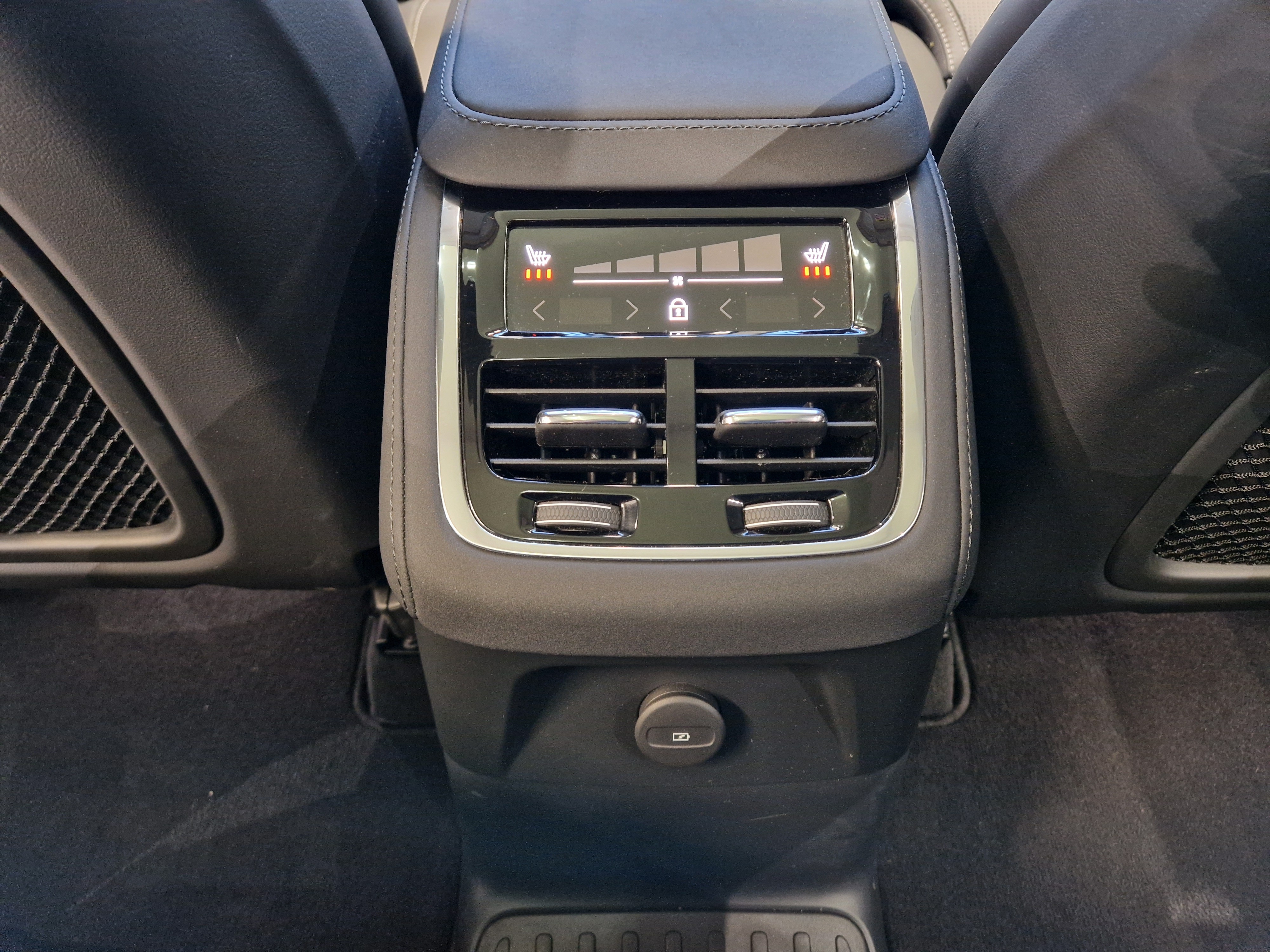 Volvo XC90 T8 AWD LONG RANGE PLUS DARK TAKUU 24KK/40TKM.