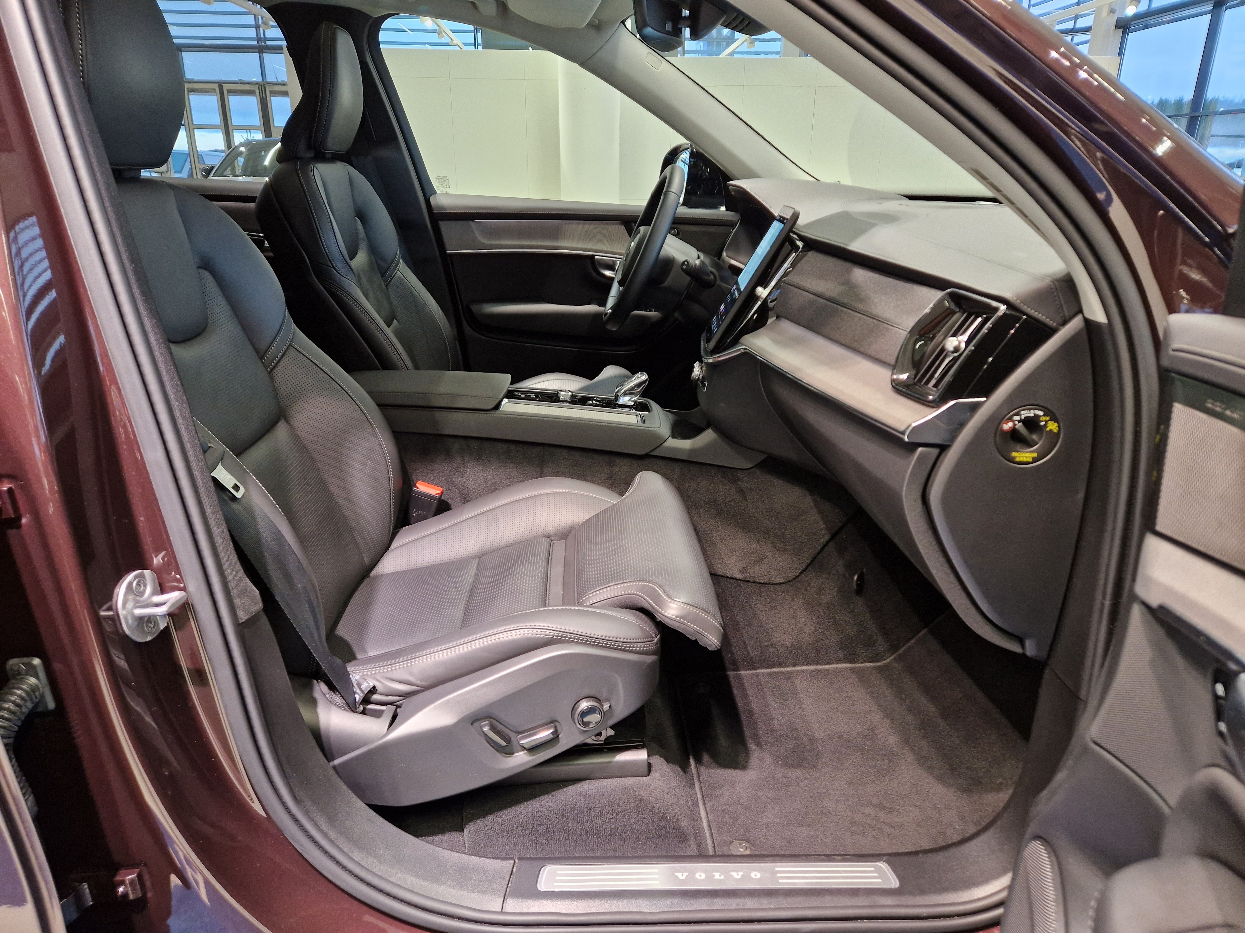 Volvo XC90 T8 AWD LONG RANGE PLUS DARK TAKUU 24KK/40TKM.