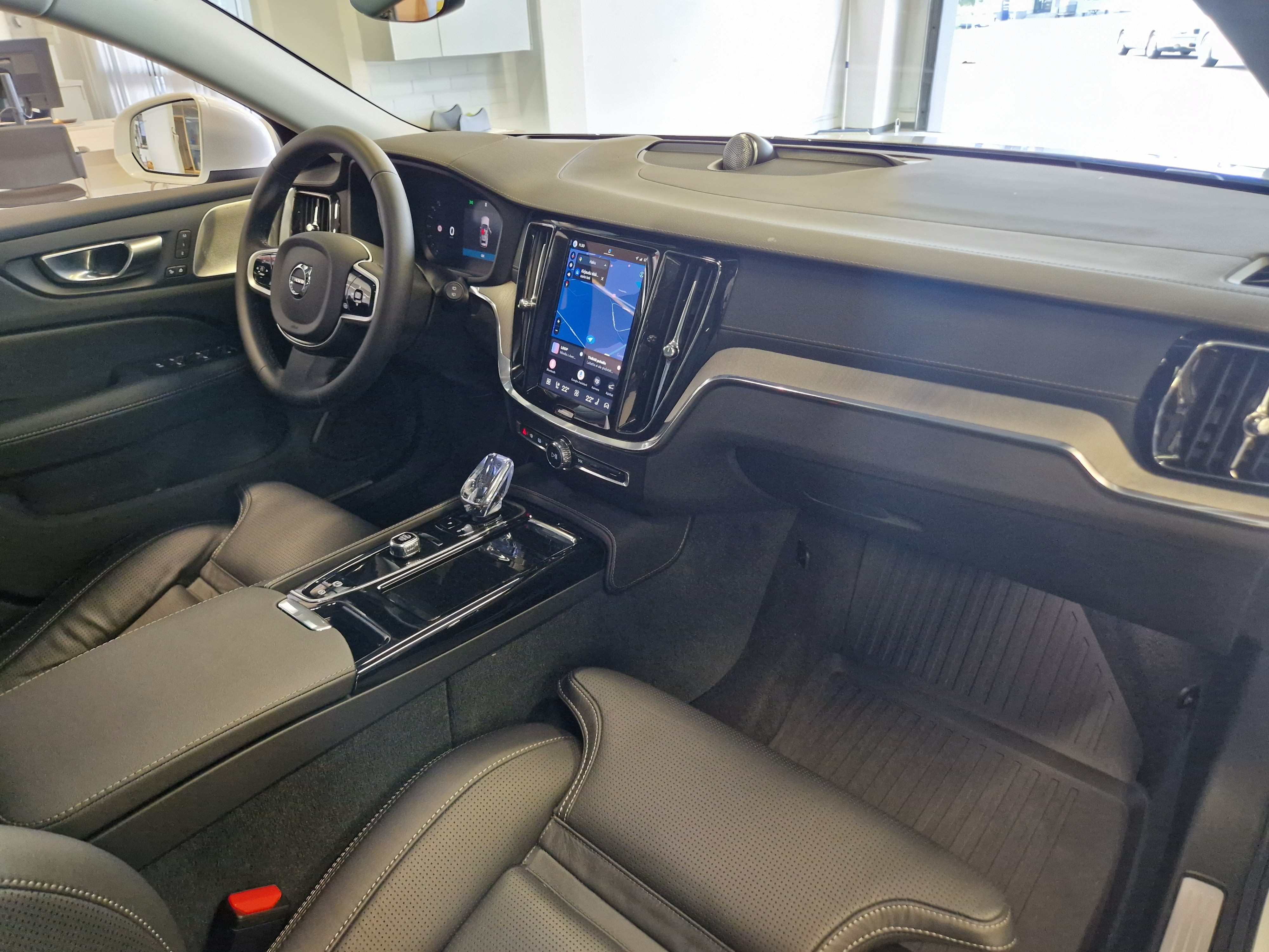 Volvo V60 T8 AWD LONG RANGE ULTRA BRIGHT TAKUU 24KK/40TKM