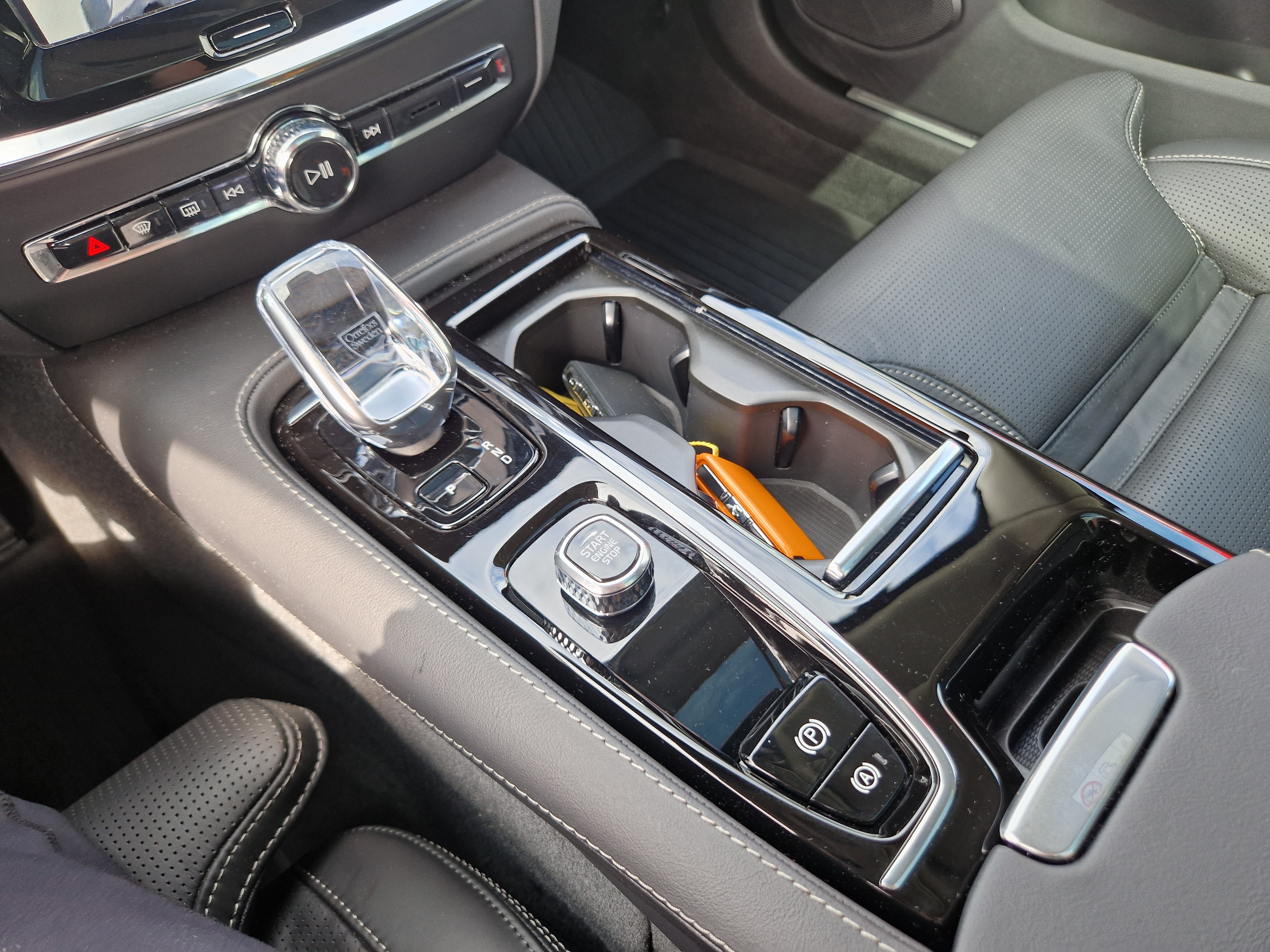 Volvo V60 T8 AWD LONG RANGE ULTRA BRIGHT TAKUU 24KK/40TKM
