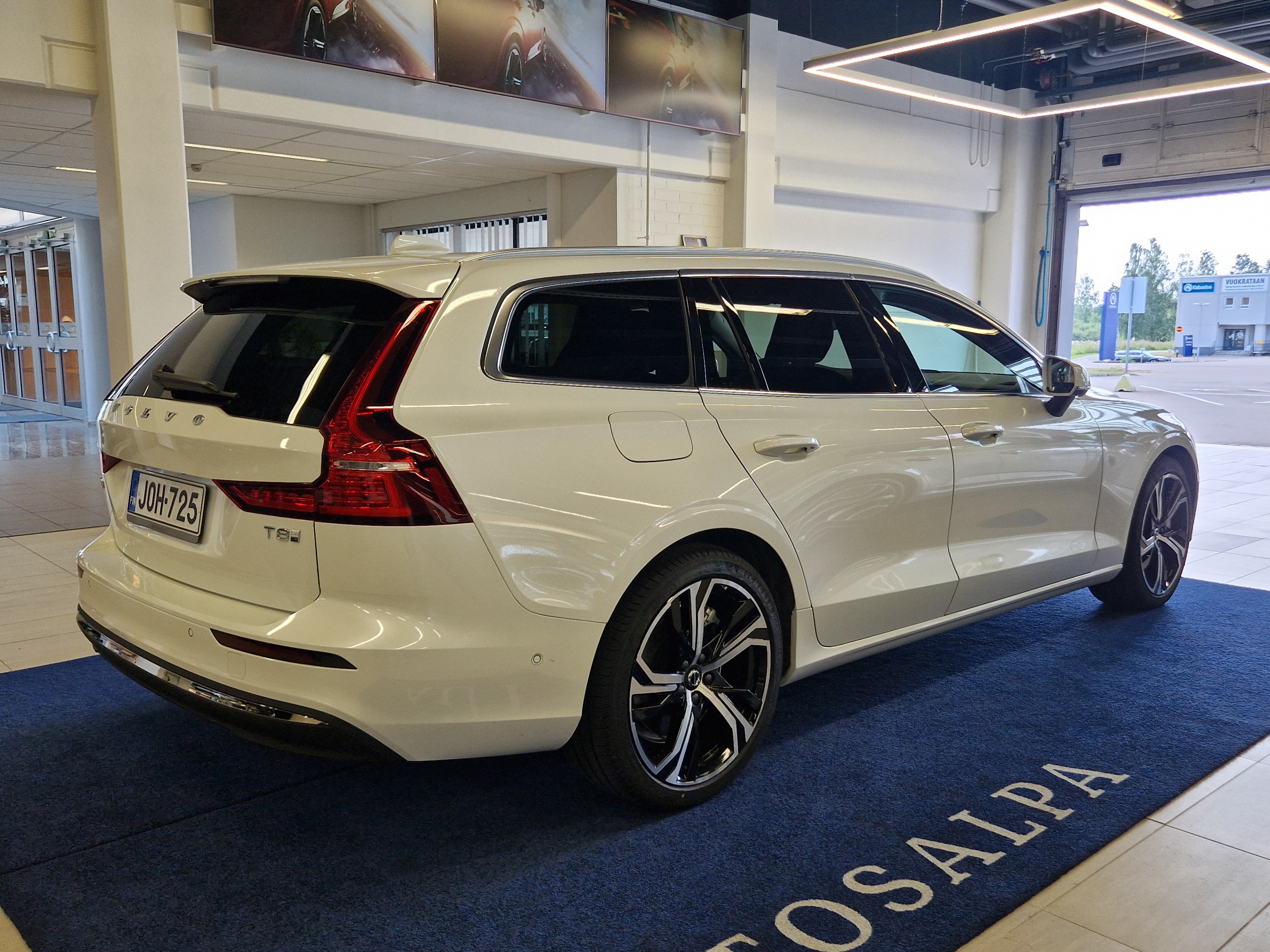 Volvo V60 T8 AWD LONG RANGE ULTRA BRIGHT TAKUU 24KK/40TKM