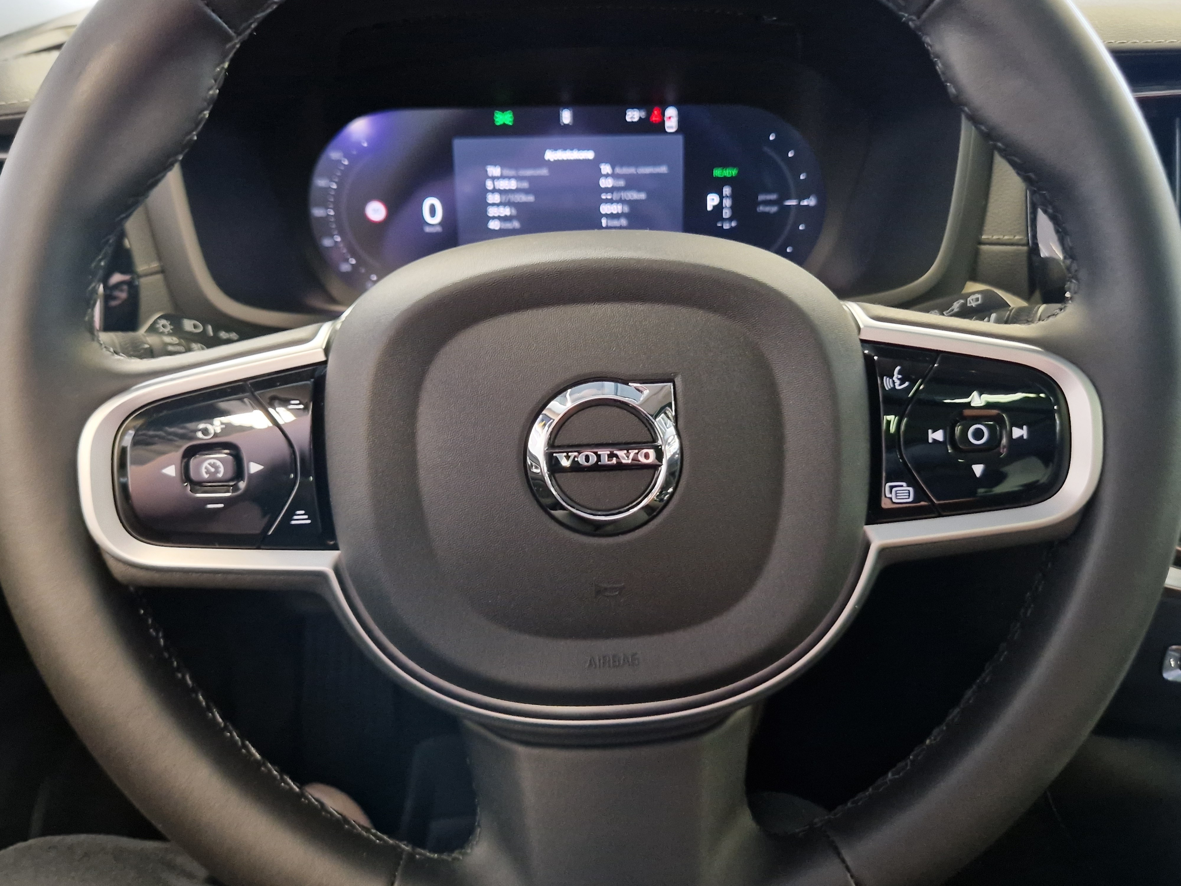 Volvo V60 T8 AWD LONG RANGE ULTRA BRIGHT TAKUU 24KK/40TKM