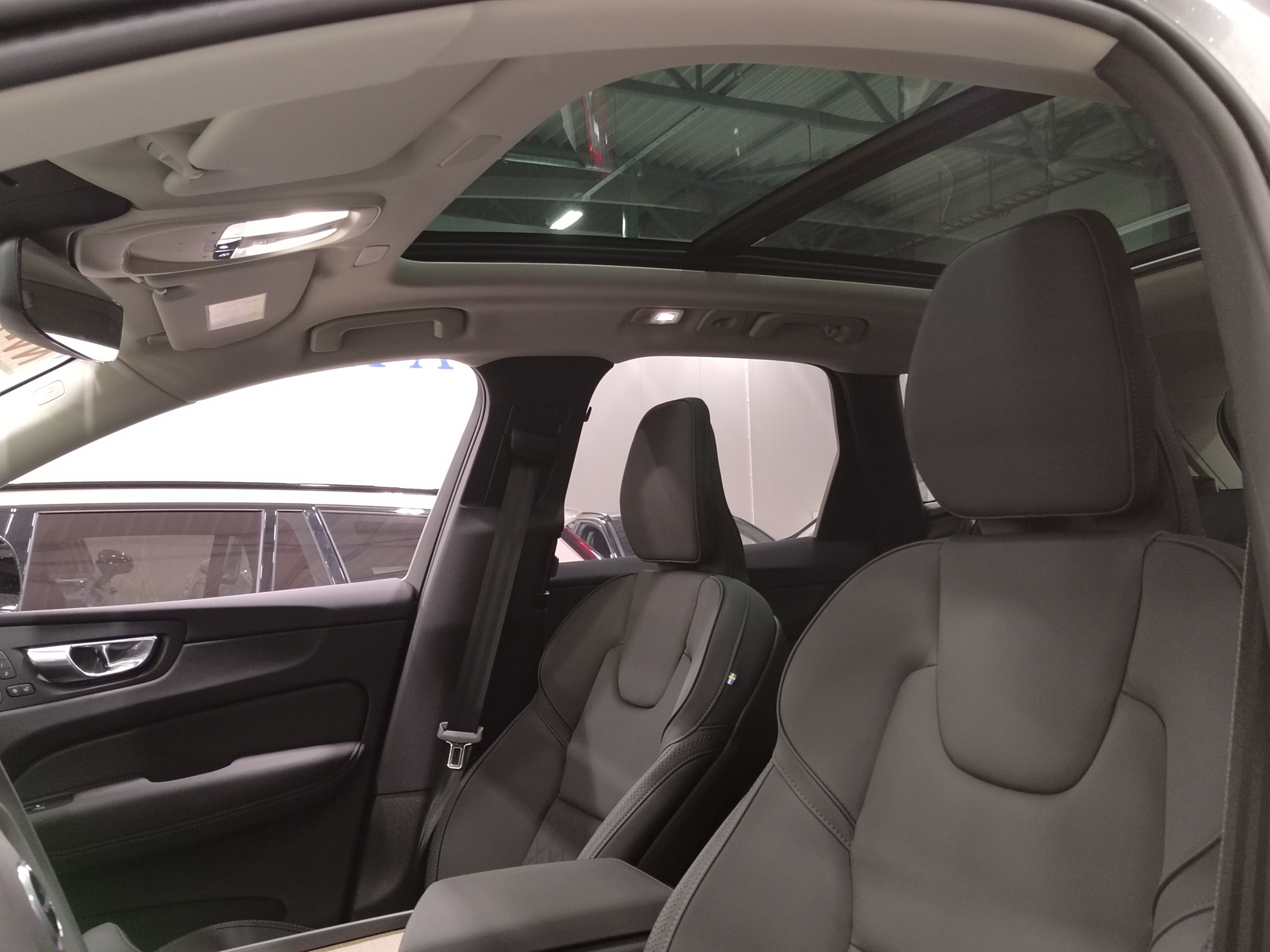 Volvo XC60 T6 AWD LONG RANGE ULTRA DARK.