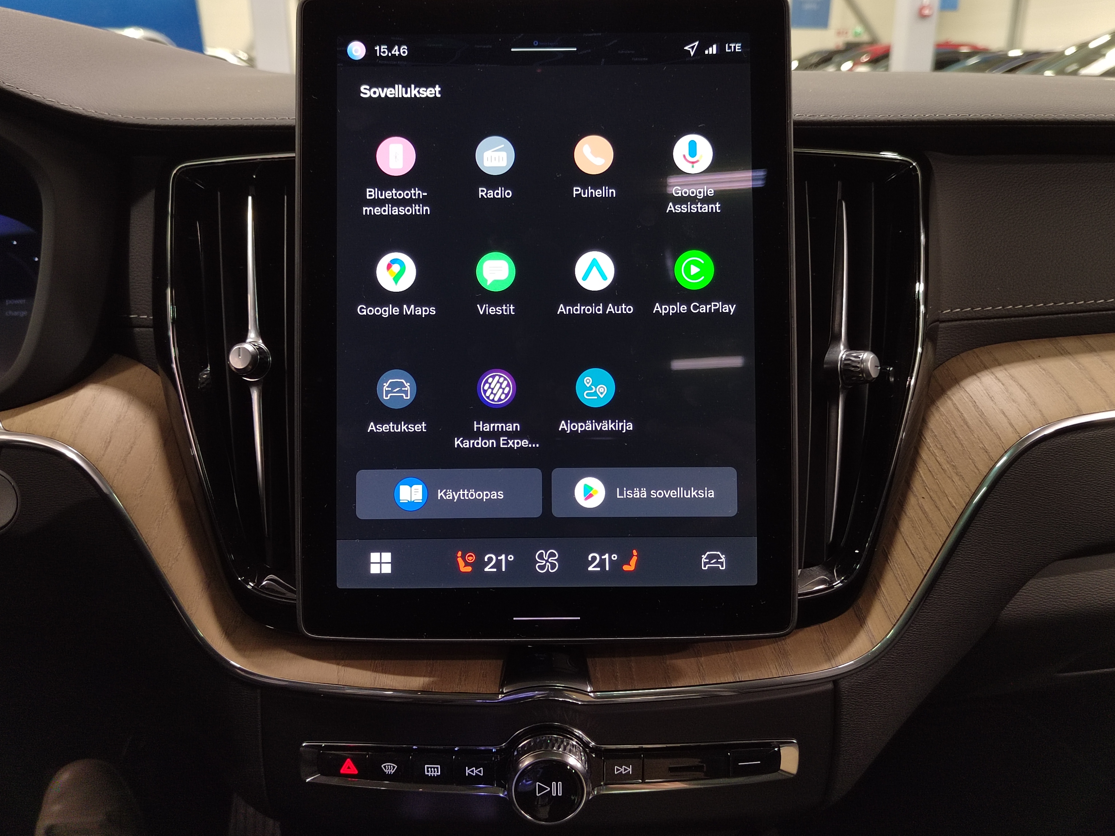 Volvo XC60 T6 AWD LONG RANGE ULTRA DARK.