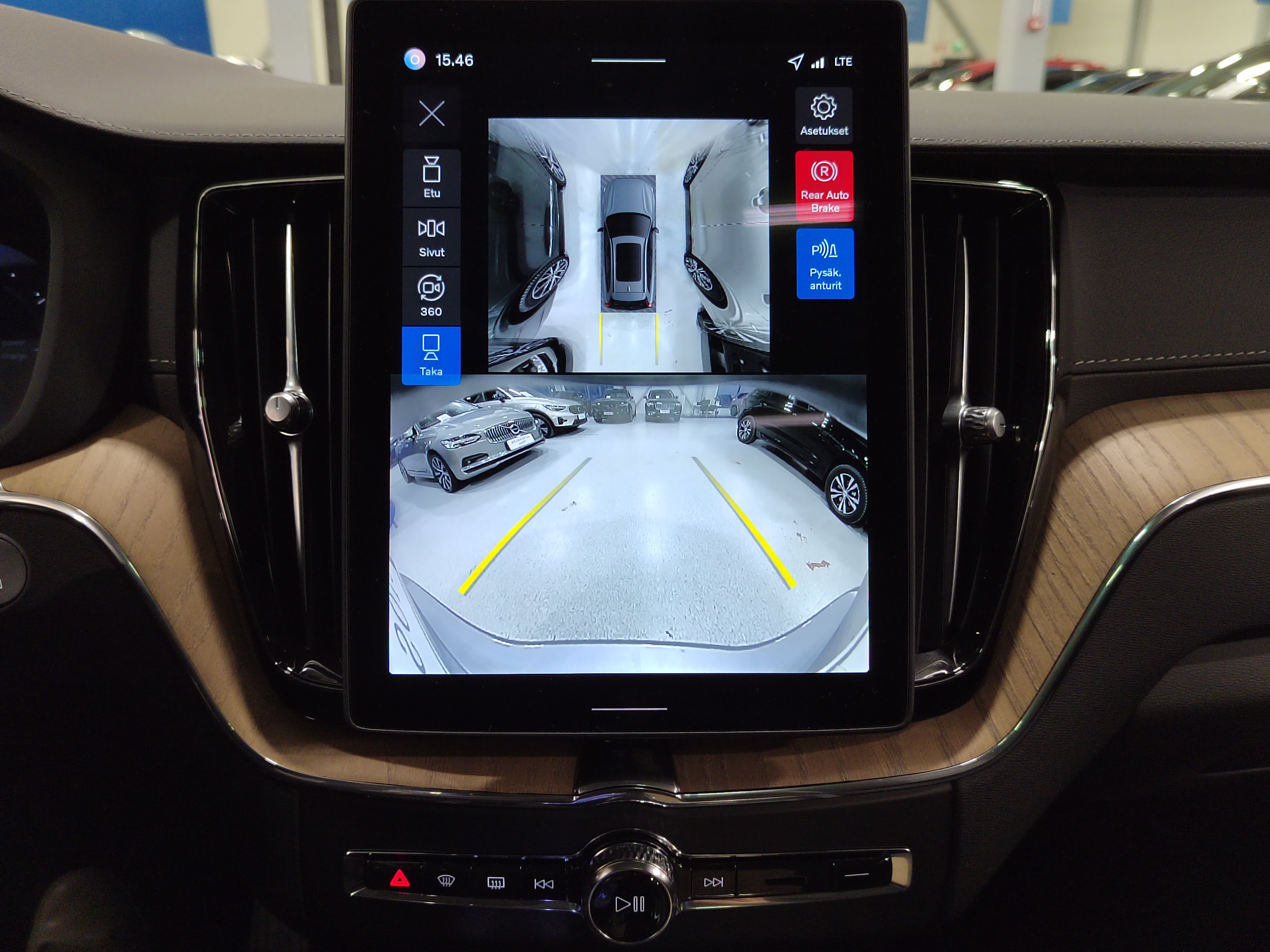 Volvo XC60 T6 AWD LONG RANGE ULTRA DARK.