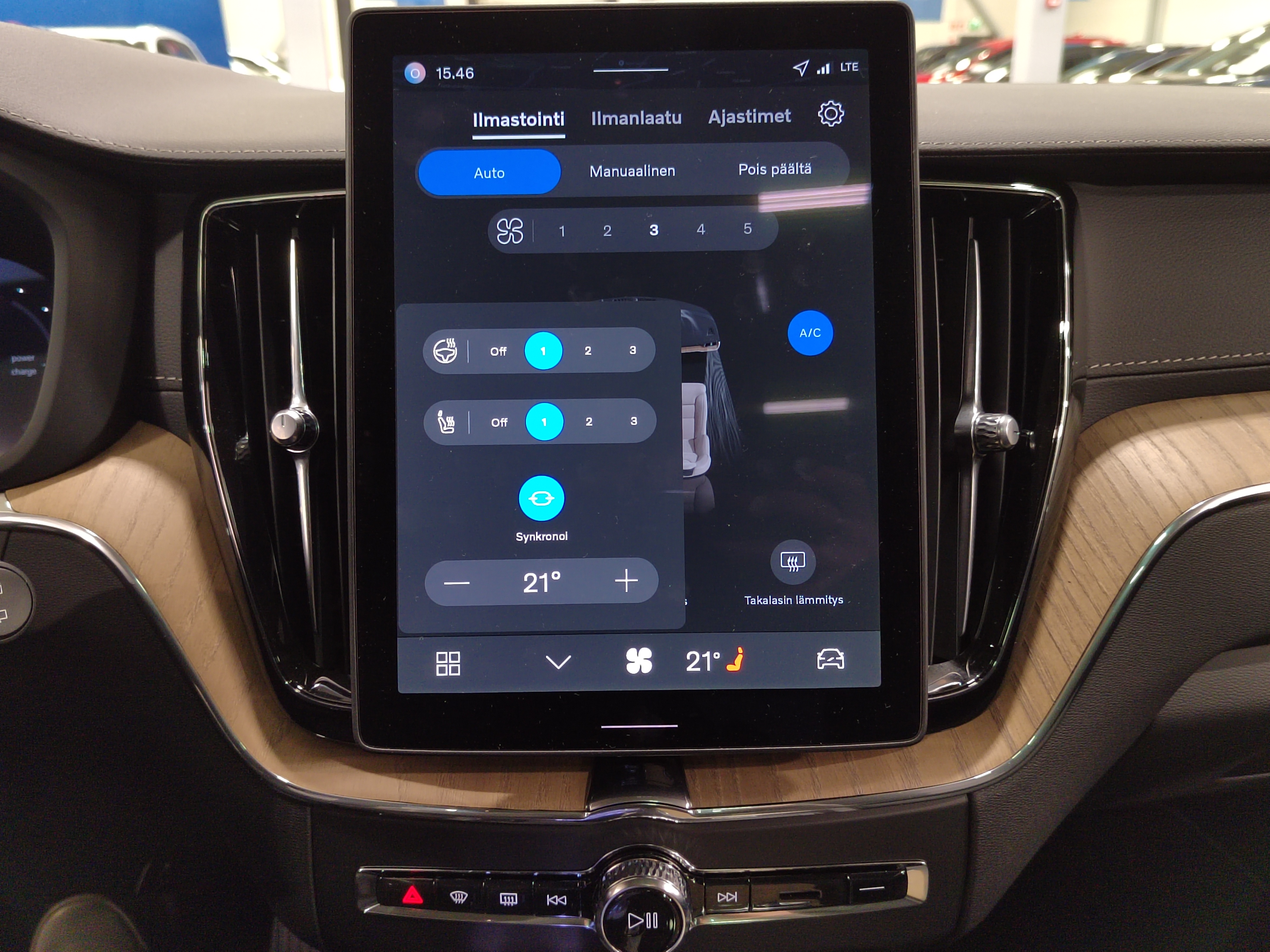 Volvo XC60 T6 AWD LONG RANGE ULTRA DARK.