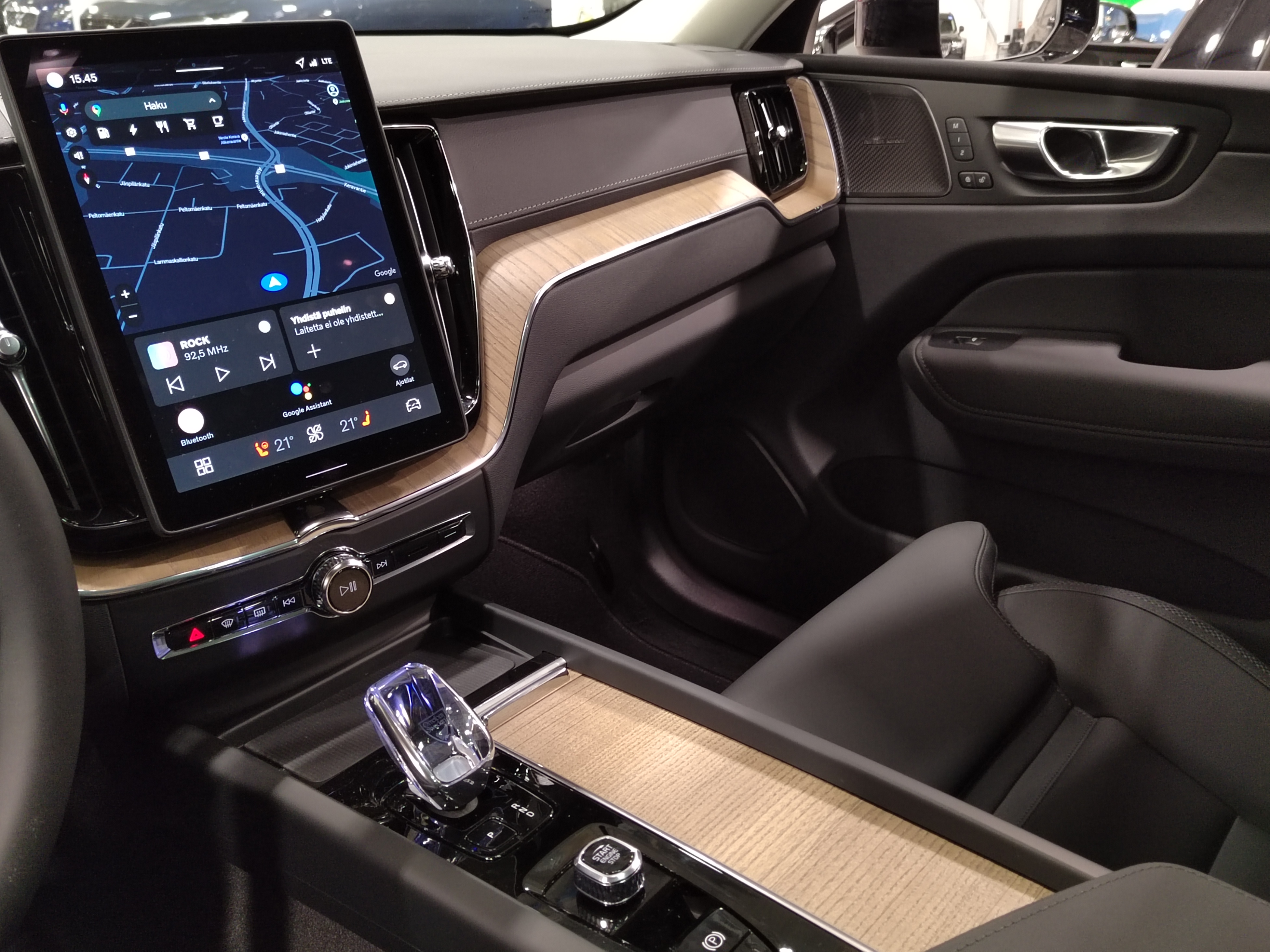 Volvo XC60 T6 AWD LONG RANGE ULTRA DARK.