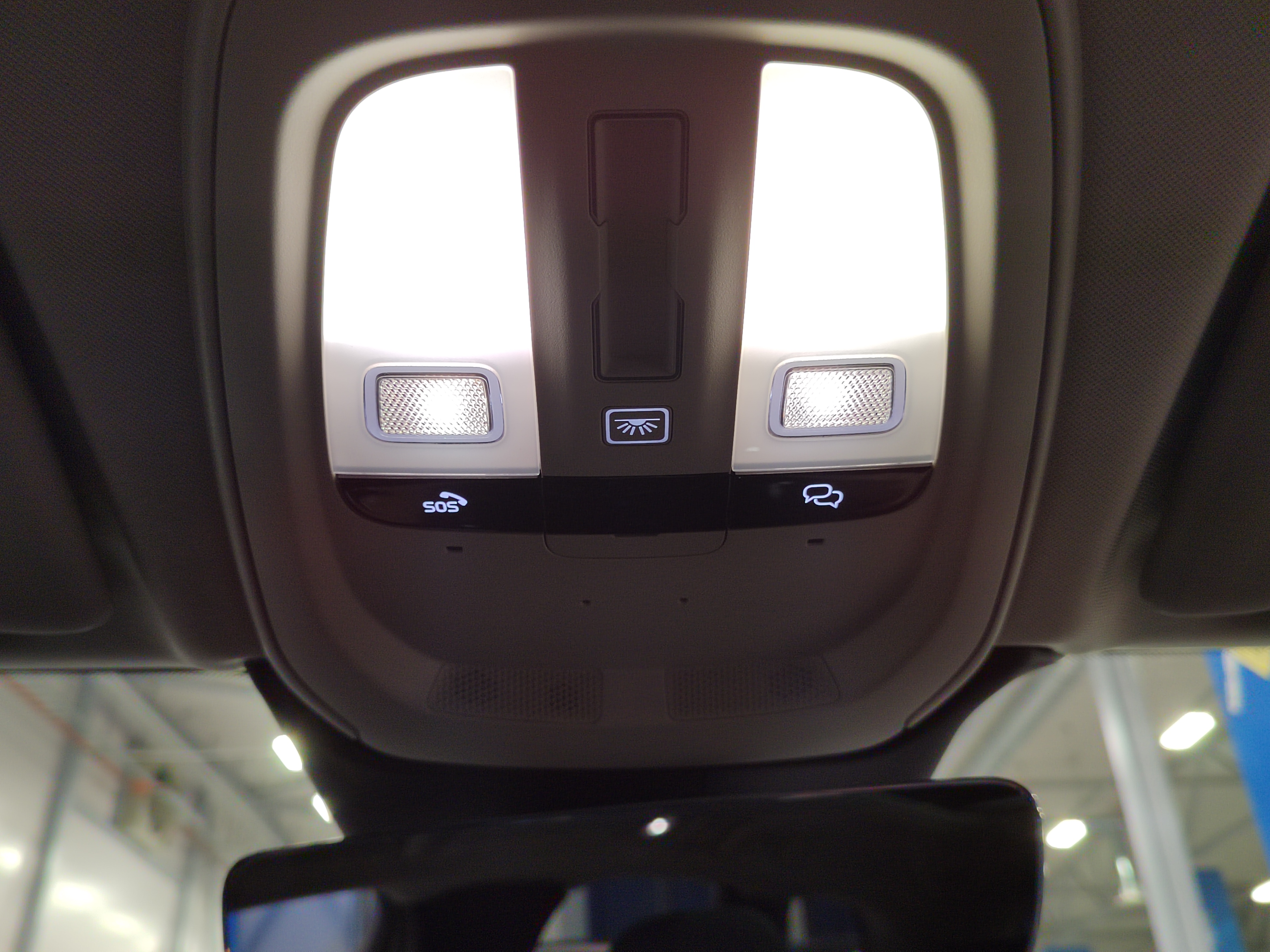 Volvo XC60 T6 AWD LONG RANGE ULTRA DARK.