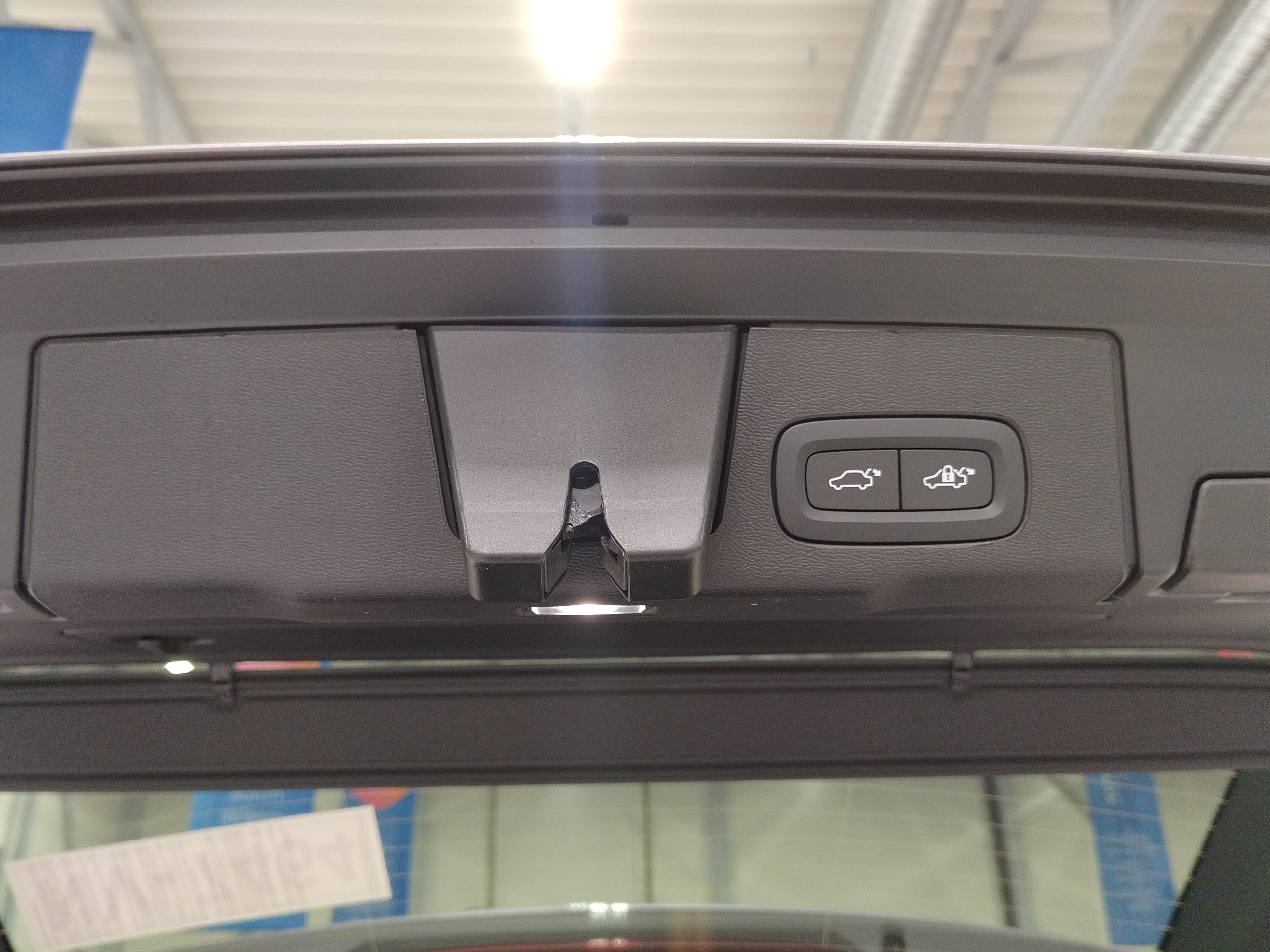 Volvo XC60 T6 AWD LONG RANGE ULTRA DARK.