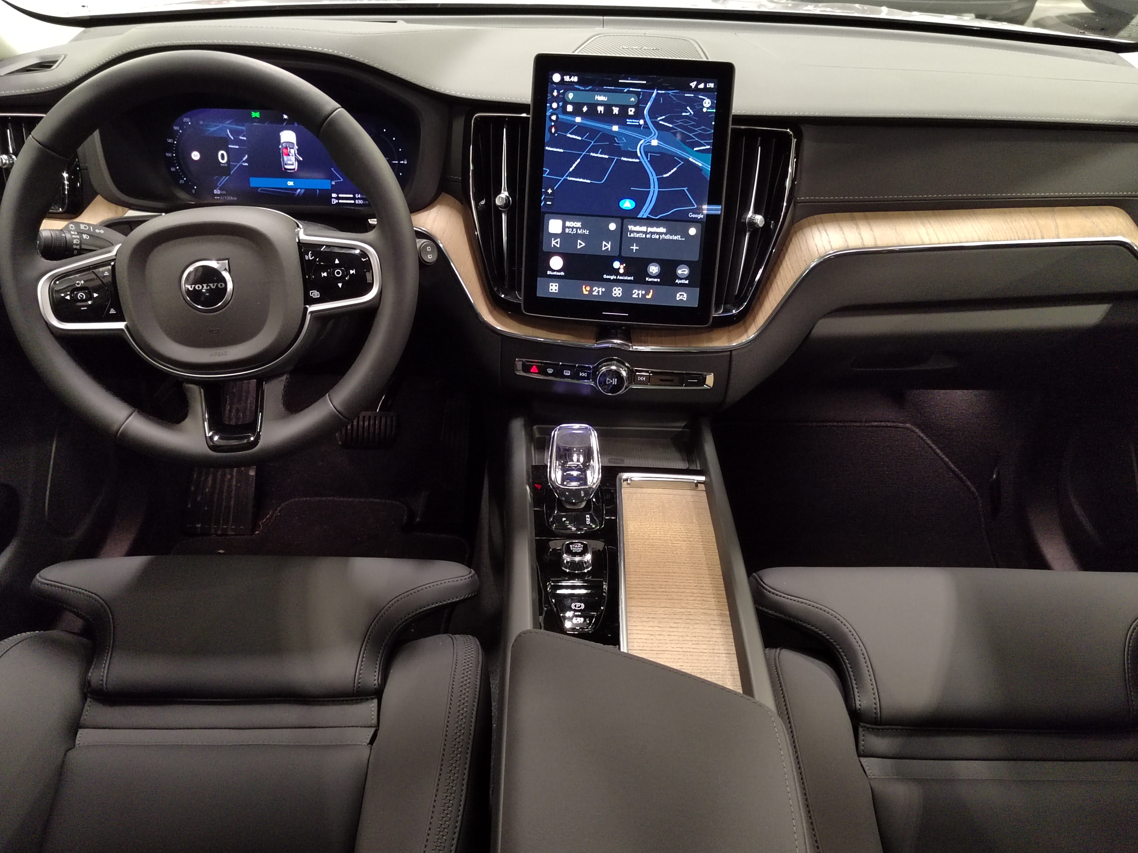 Volvo XC60 T6 AWD LONG RANGE ULTRA DARK.