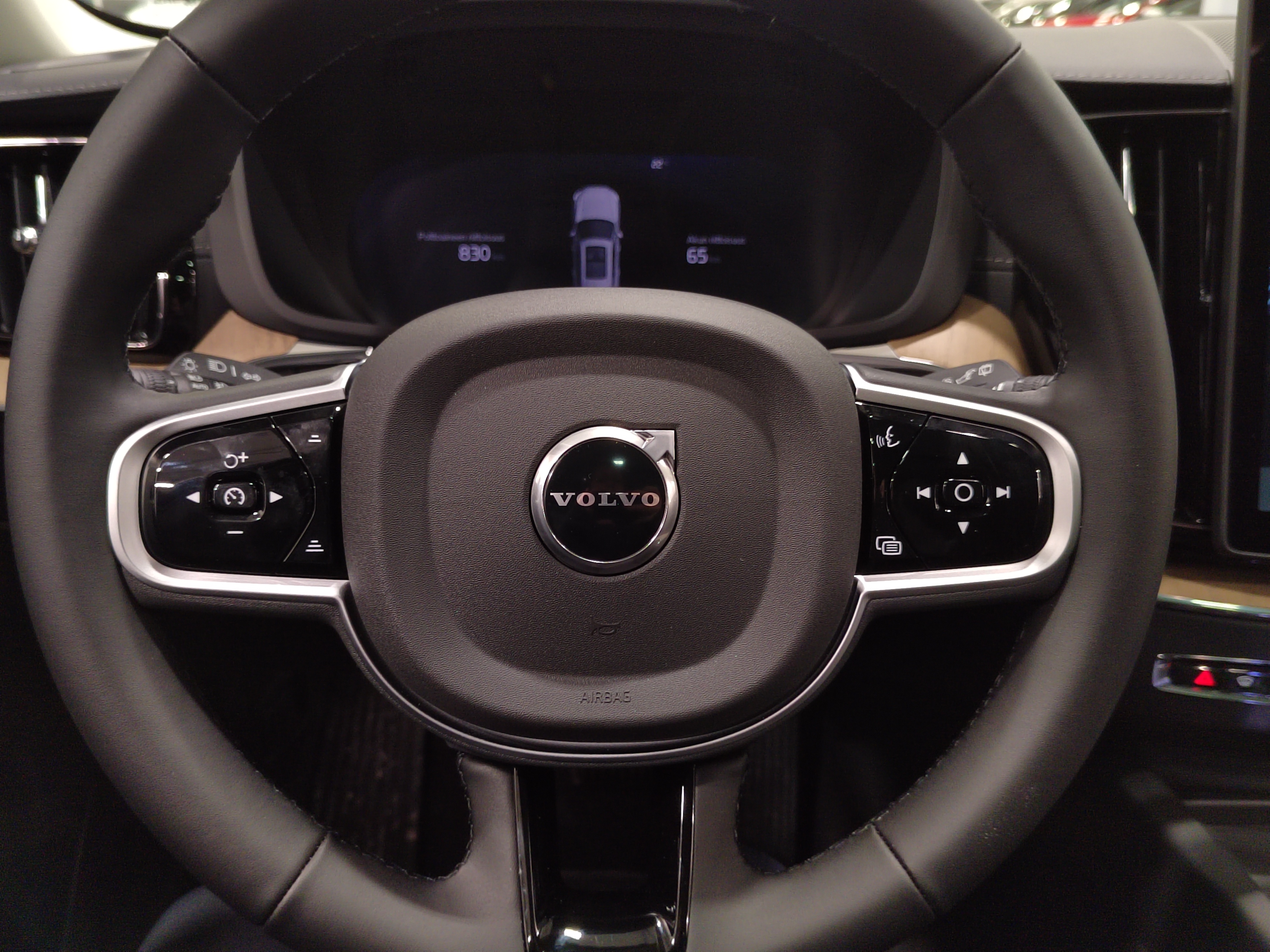 Volvo XC60 T6 AWD LONG RANGE ULTRA DARK.