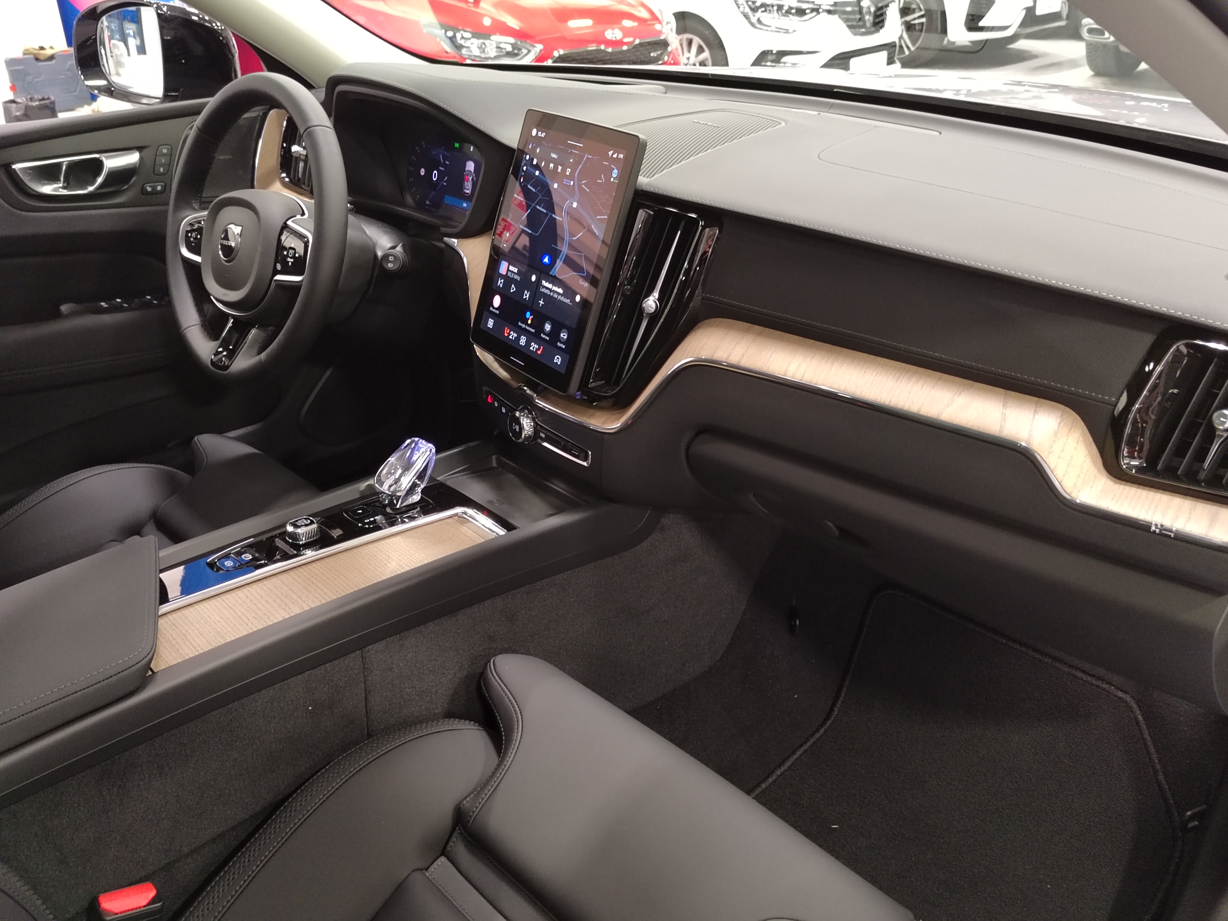 Volvo XC60 T6 AWD LONG RANGE ULTRA DARK.