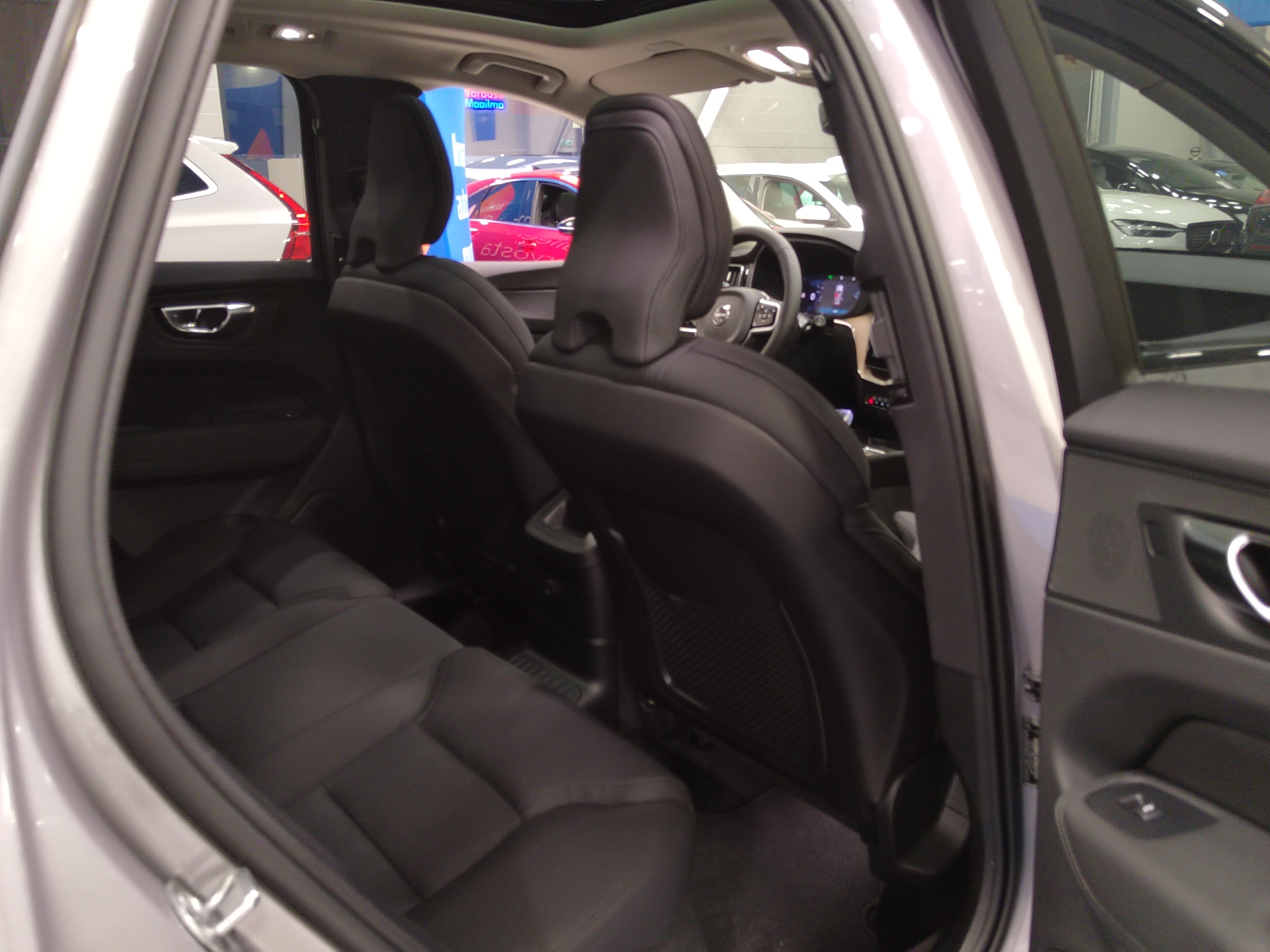 Volvo XC60 T6 AWD LONG RANGE ULTRA DARK.