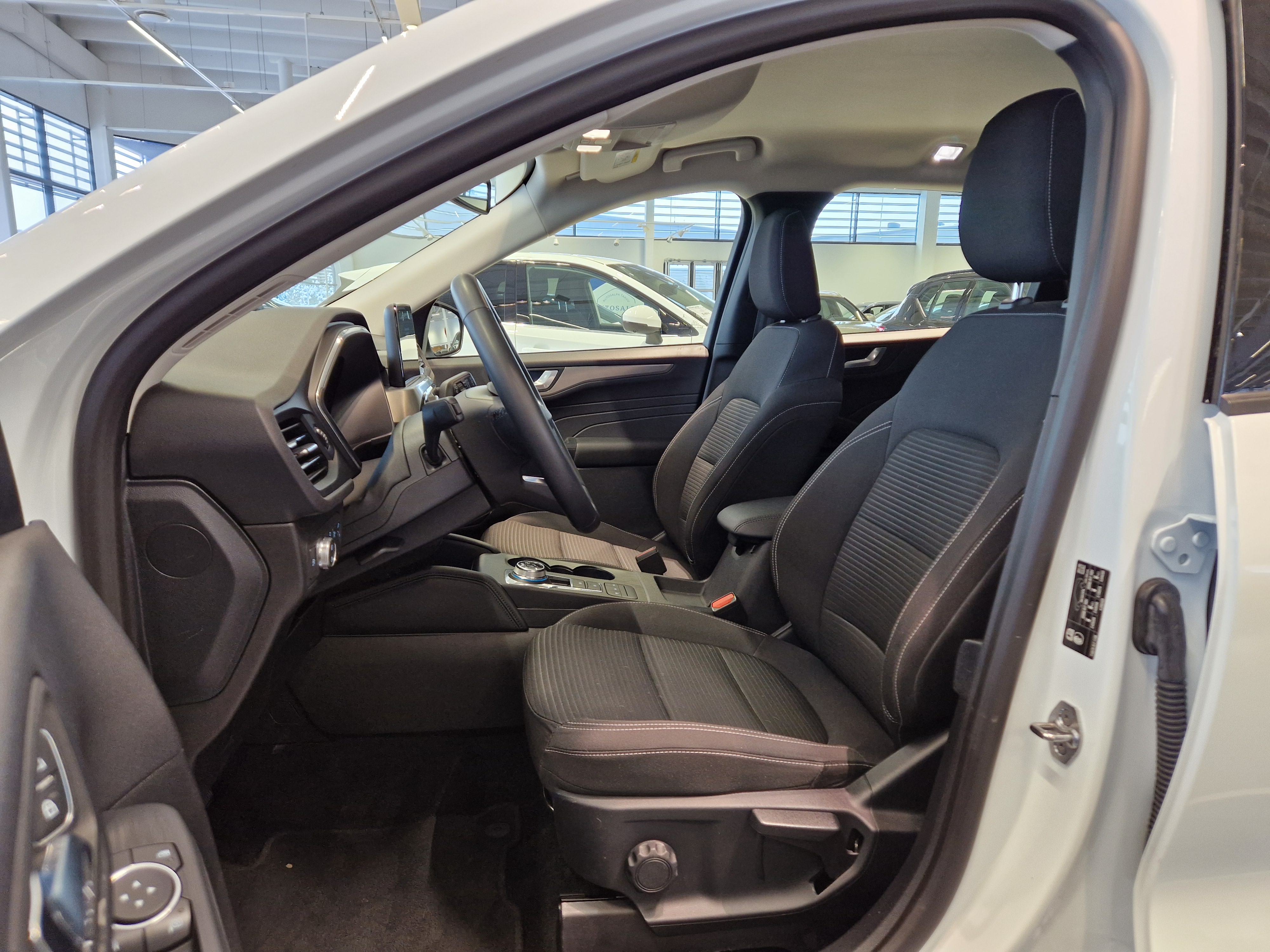 Ford KUGA 2,5 LADATTAVA HYBRIDI (PHEV) 225HV CVT FWD TITANIU