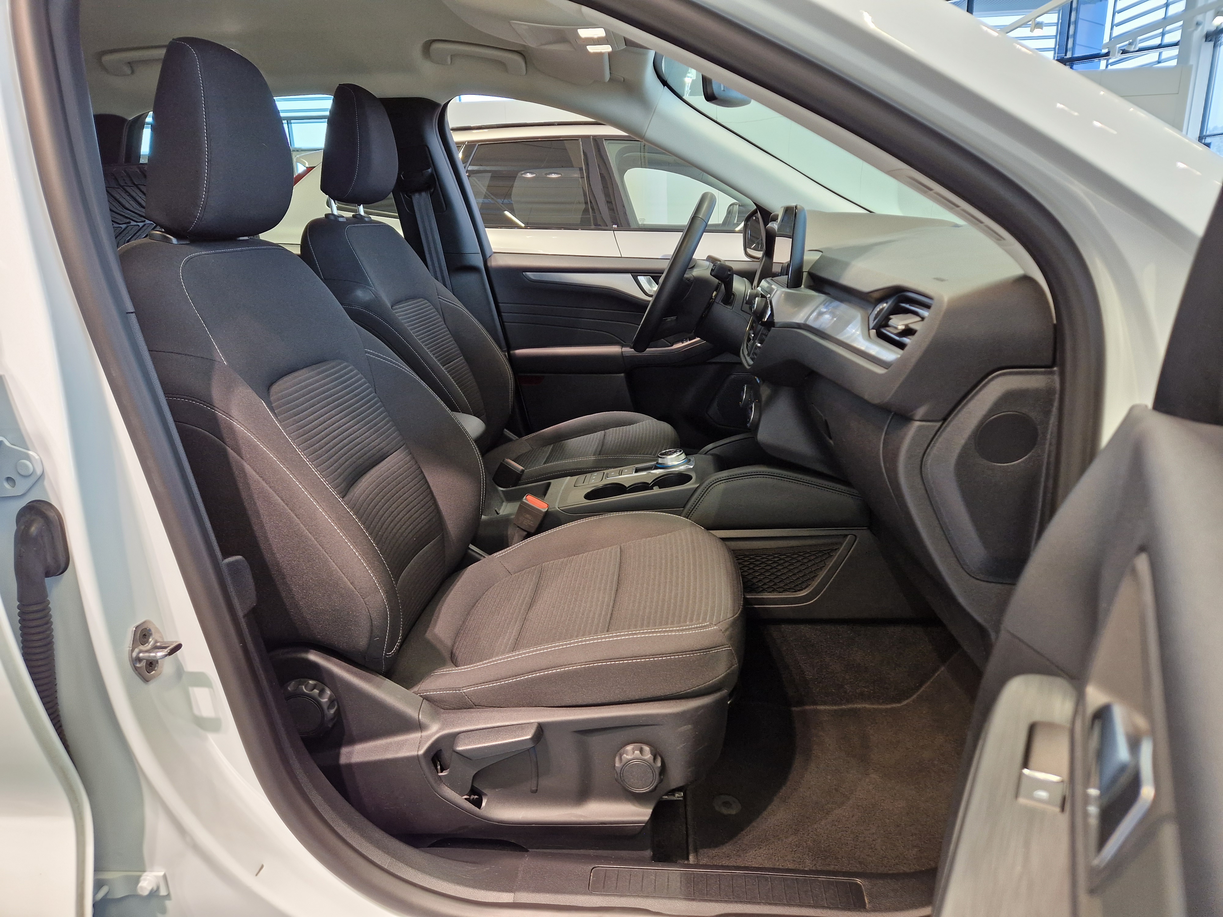 Ford KUGA 2,5 LADATTAVA HYBRIDI (PHEV) 225HV CVT FWD TITANIU