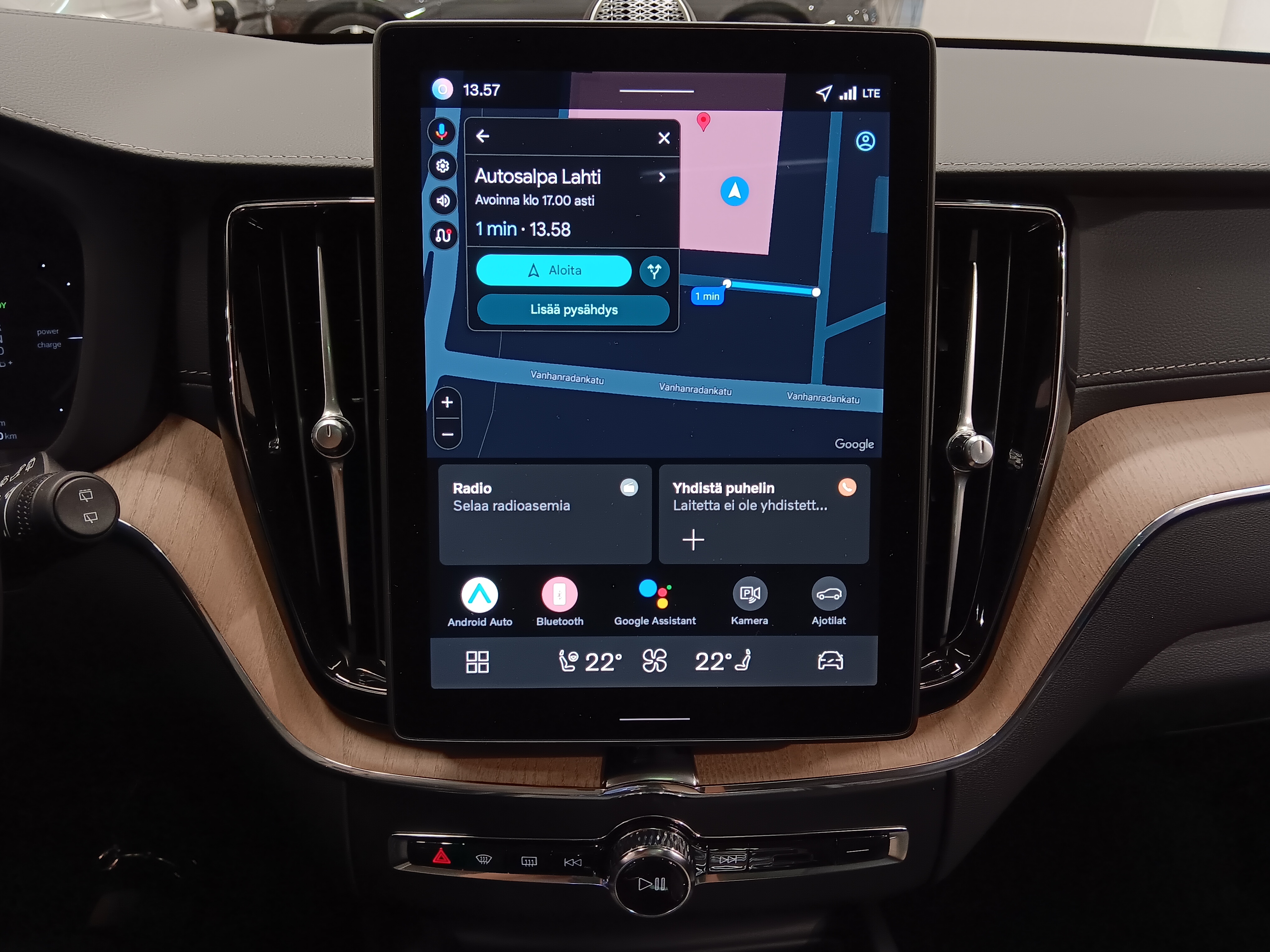 Volvo XC60 T8 AWD LONG RANGE HIGH PERFORMANCE ULTRA DARK.