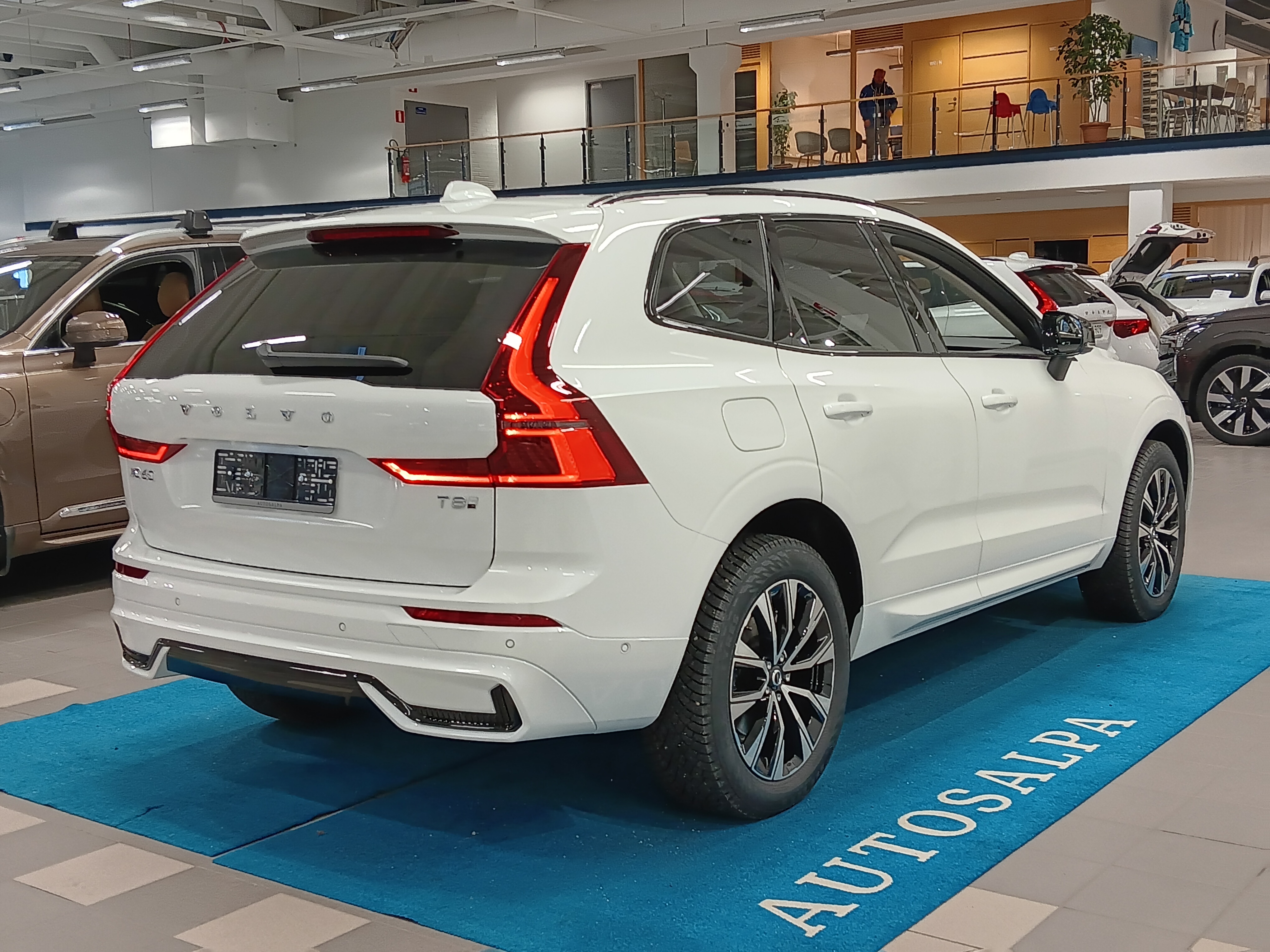Volvo XC60 T8 AWD LONG RANGE HIGH PERFORMANCE ULTRA DARK.