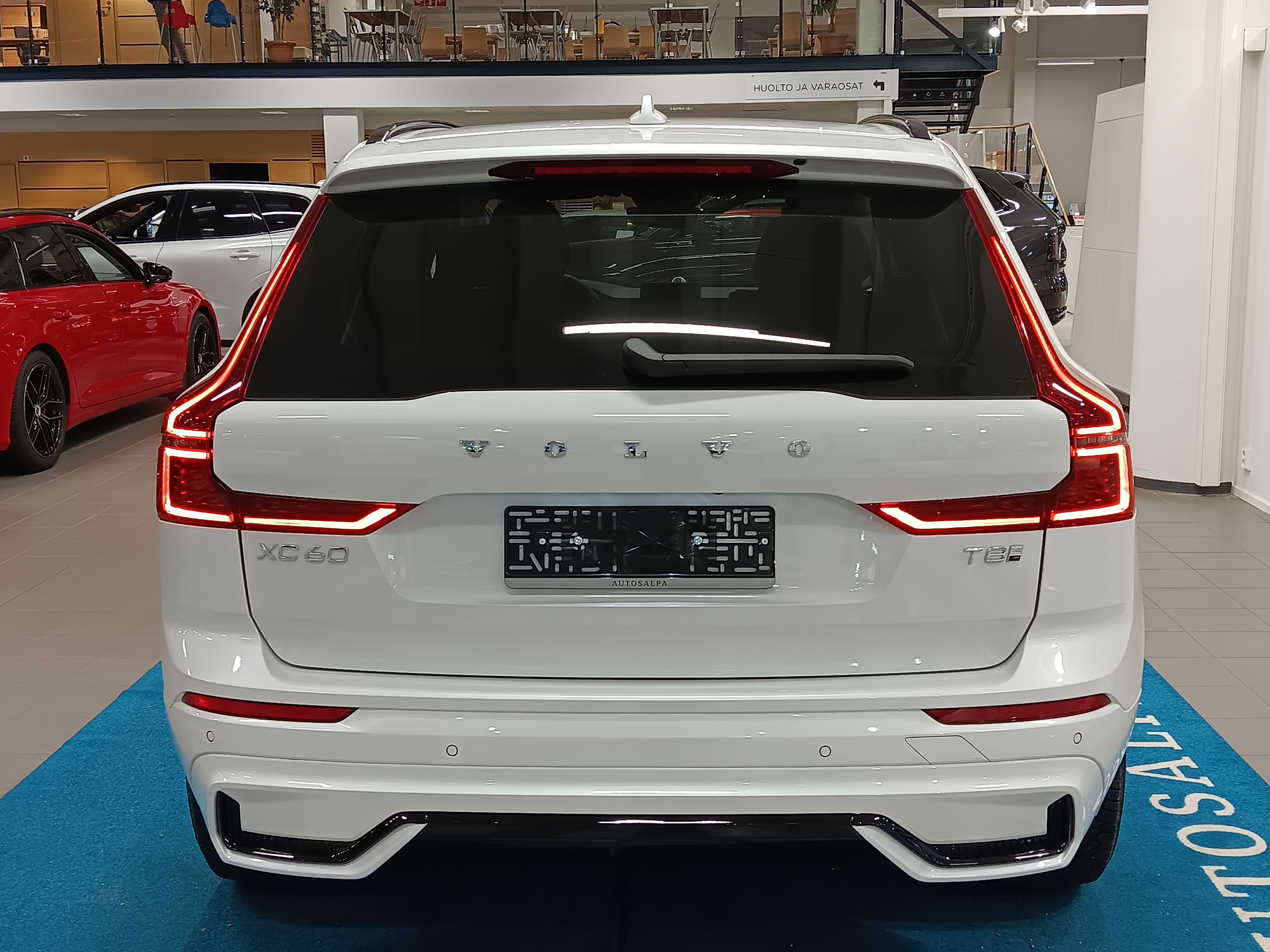 Volvo XC60 T8 AWD LONG RANGE HIGH PERFORMANCE ULTRA DARK.