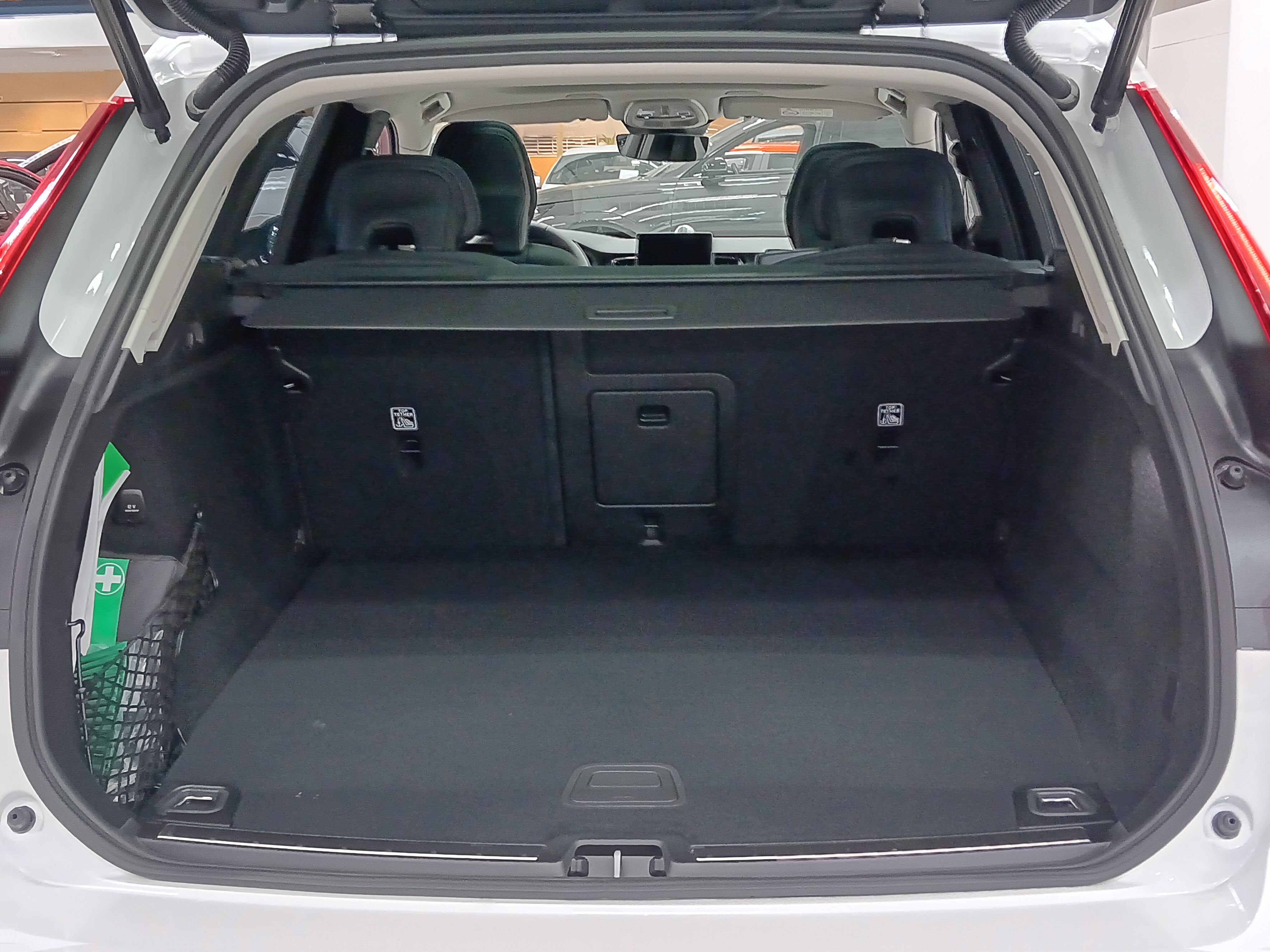 Volvo XC60 T8 AWD LONG RANGE HIGH PERFORMANCE ULTRA DARK.