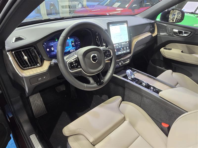 Volvo XC60 T6 AWD LONG RANGE PLUS DARK.