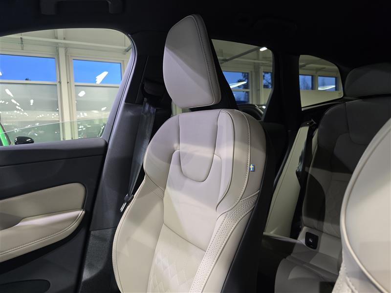 Volvo XC60 T6 AWD LONG RANGE PLUS DARK.